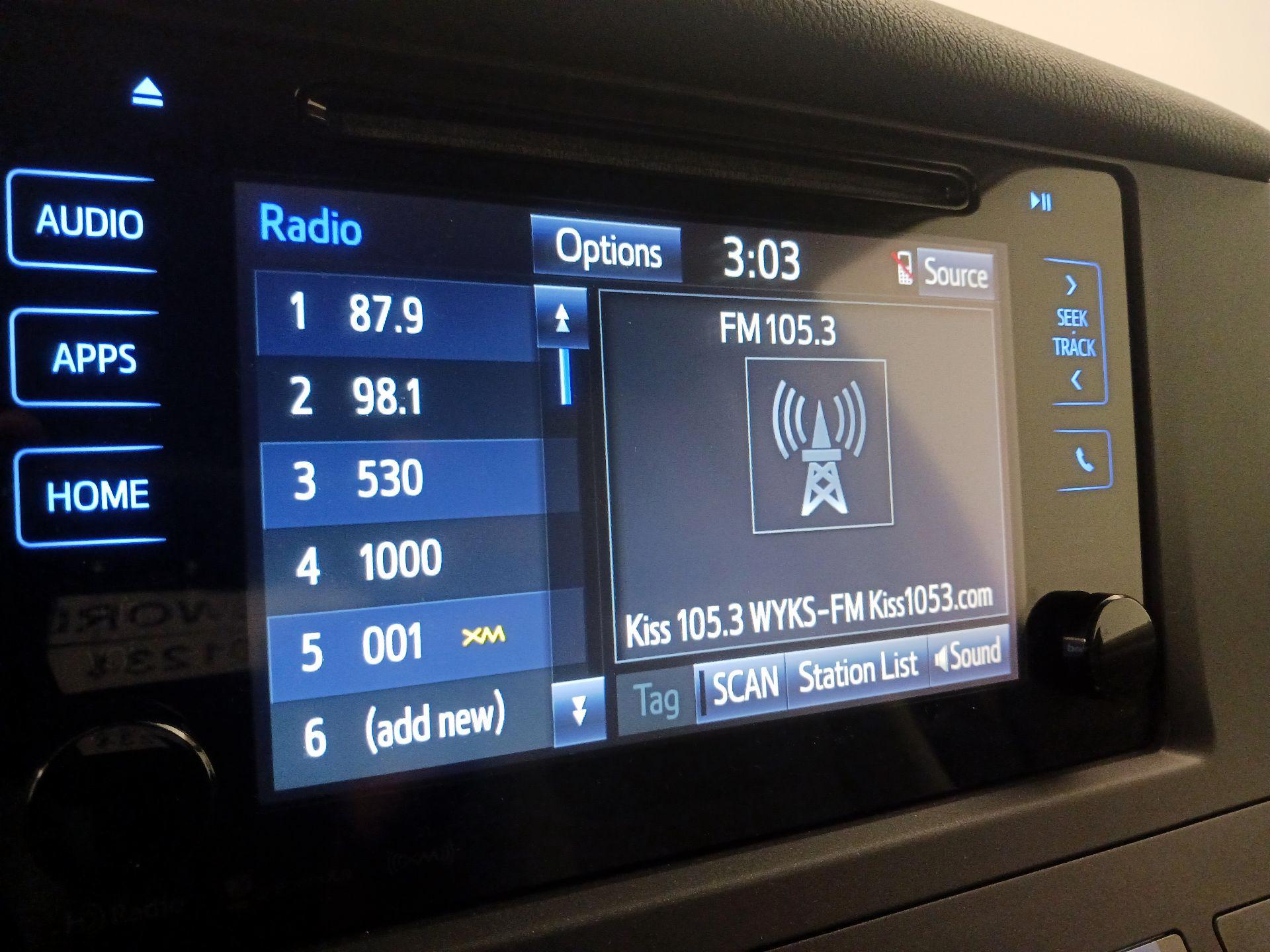 Thumbnail: 2016 Toyota Sienna - 15