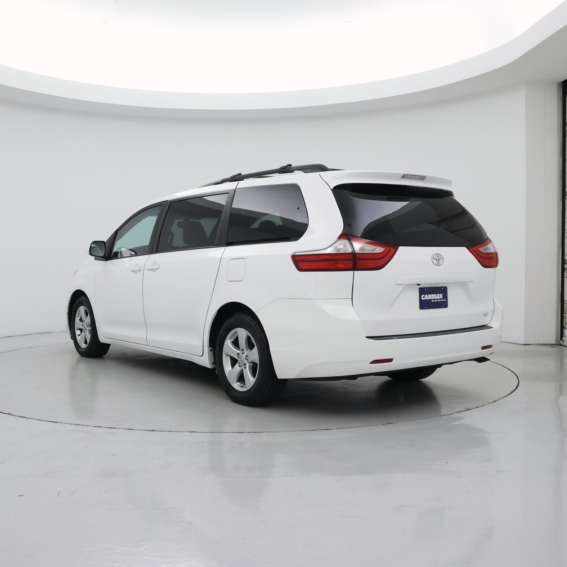 Thumbnail: 2016 Toyota Sienna - 2