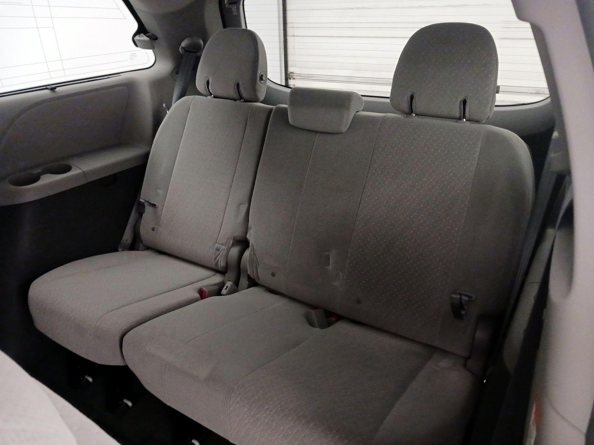 Thumbnail: 2016 Toyota Sienna - 20