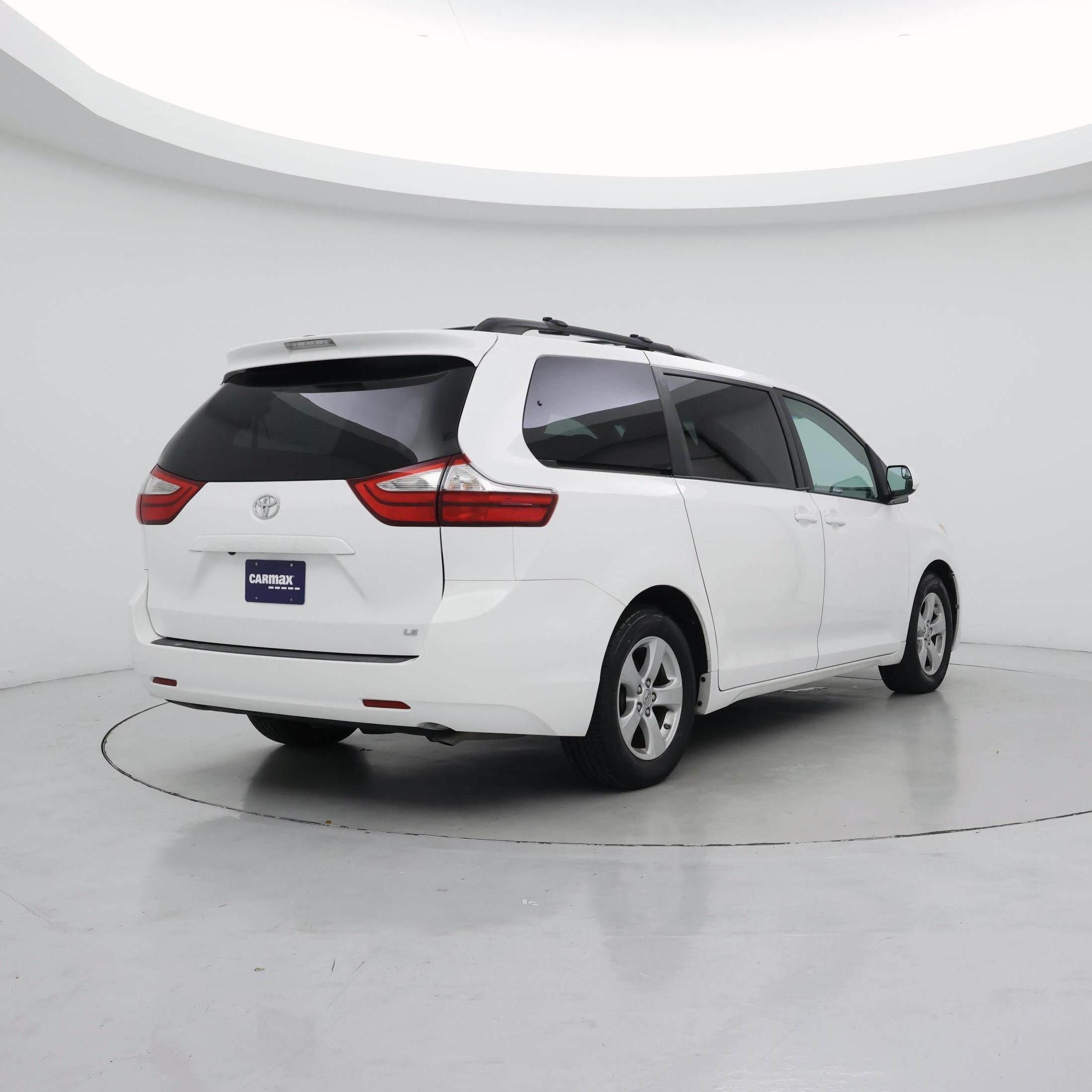 Thumbnail: 2016 Toyota Sienna - 8