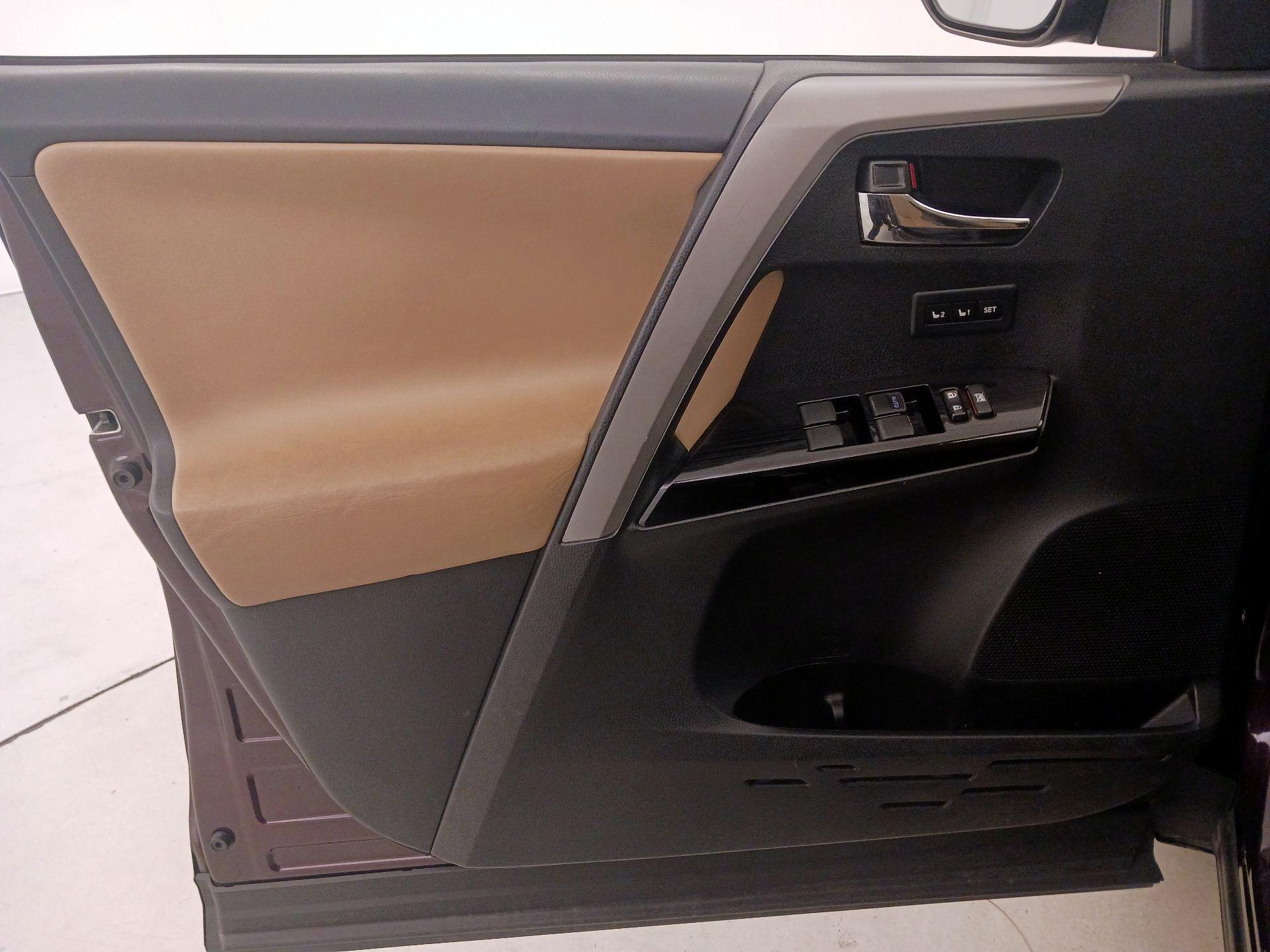 Thumbnail: 2018 Toyota RAV4 - 12