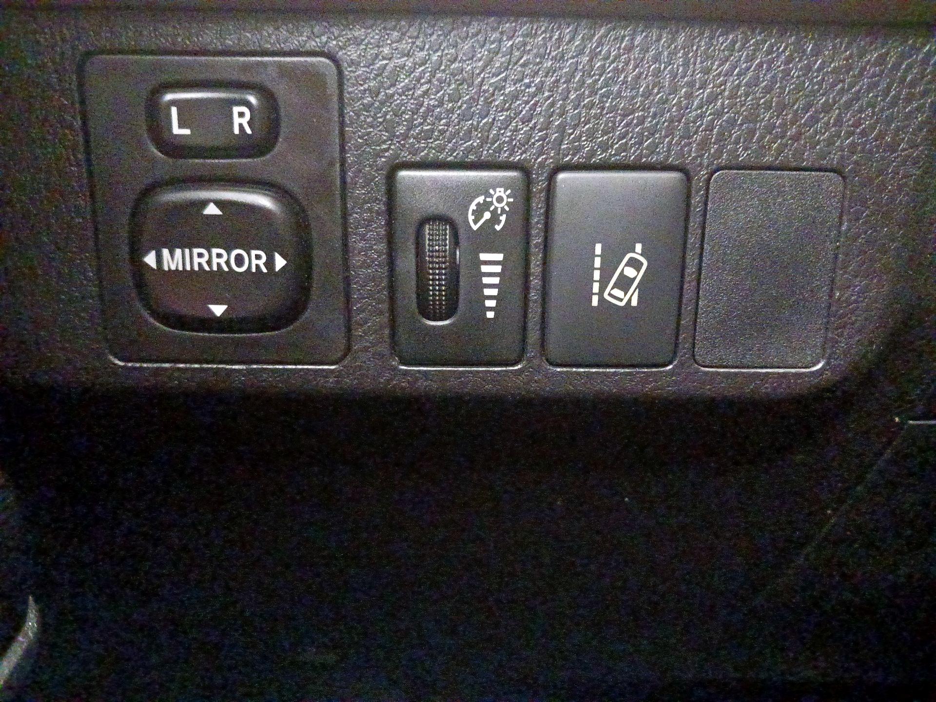 Thumbnail: 2018 Toyota RAV4 - 13