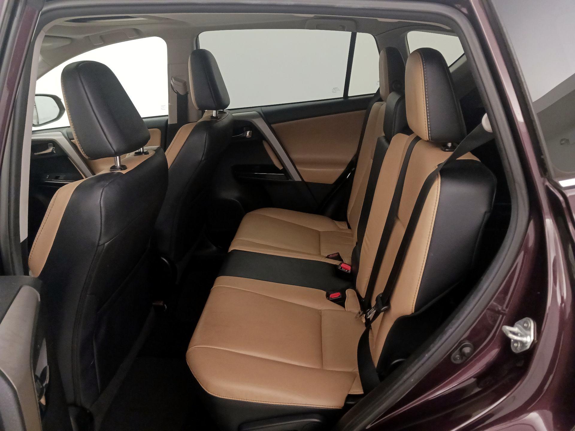 Thumbnail: 2018 Toyota RAV4 - 20