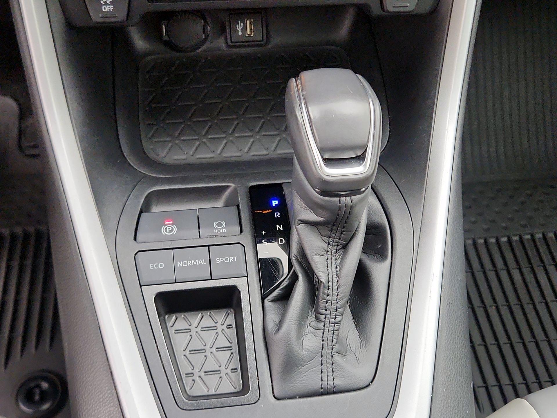 Thumbnail: 2024 Toyota RAV4 - 17