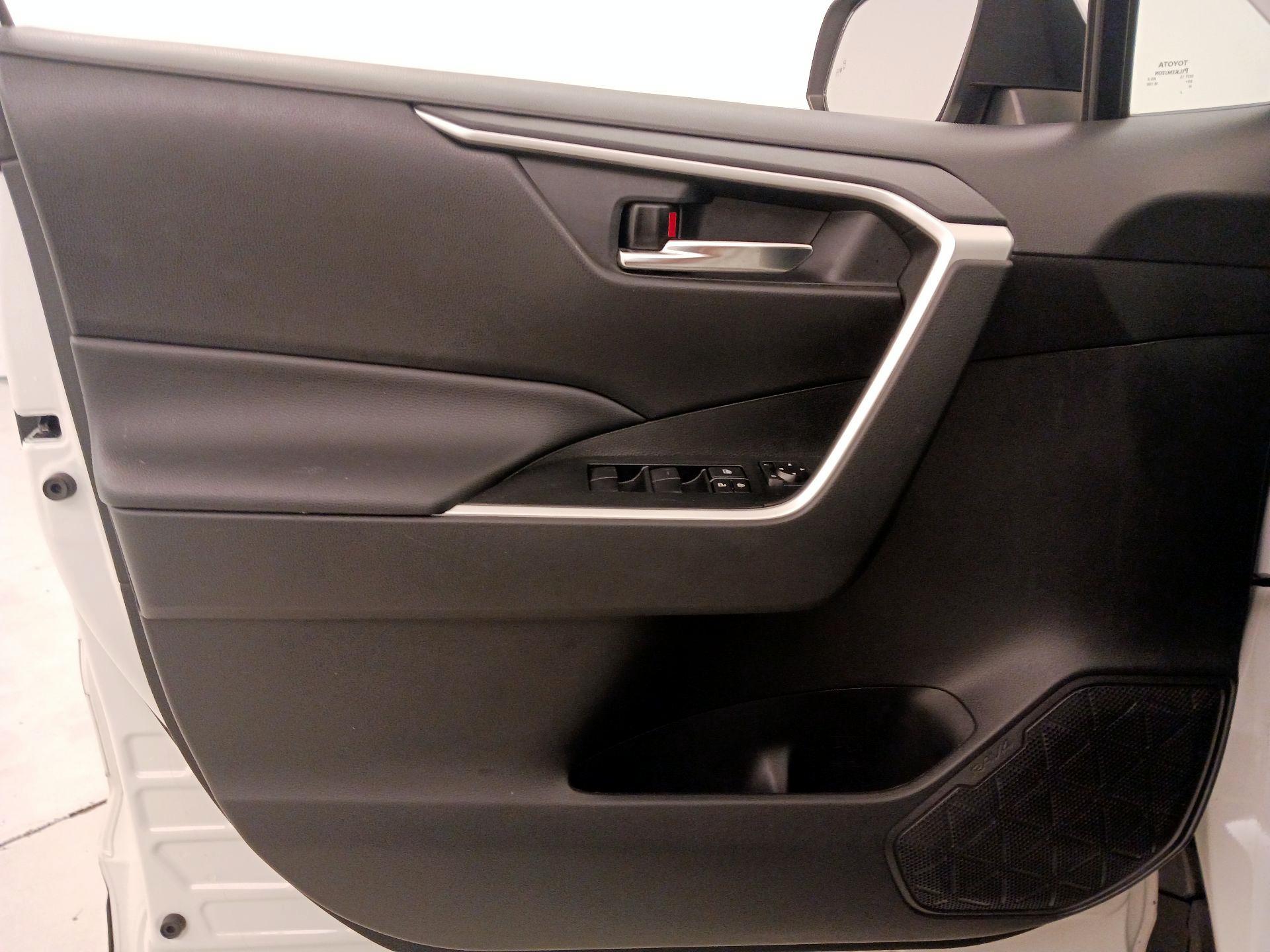 Thumbnail: 2021 Toyota RAV4 - 12