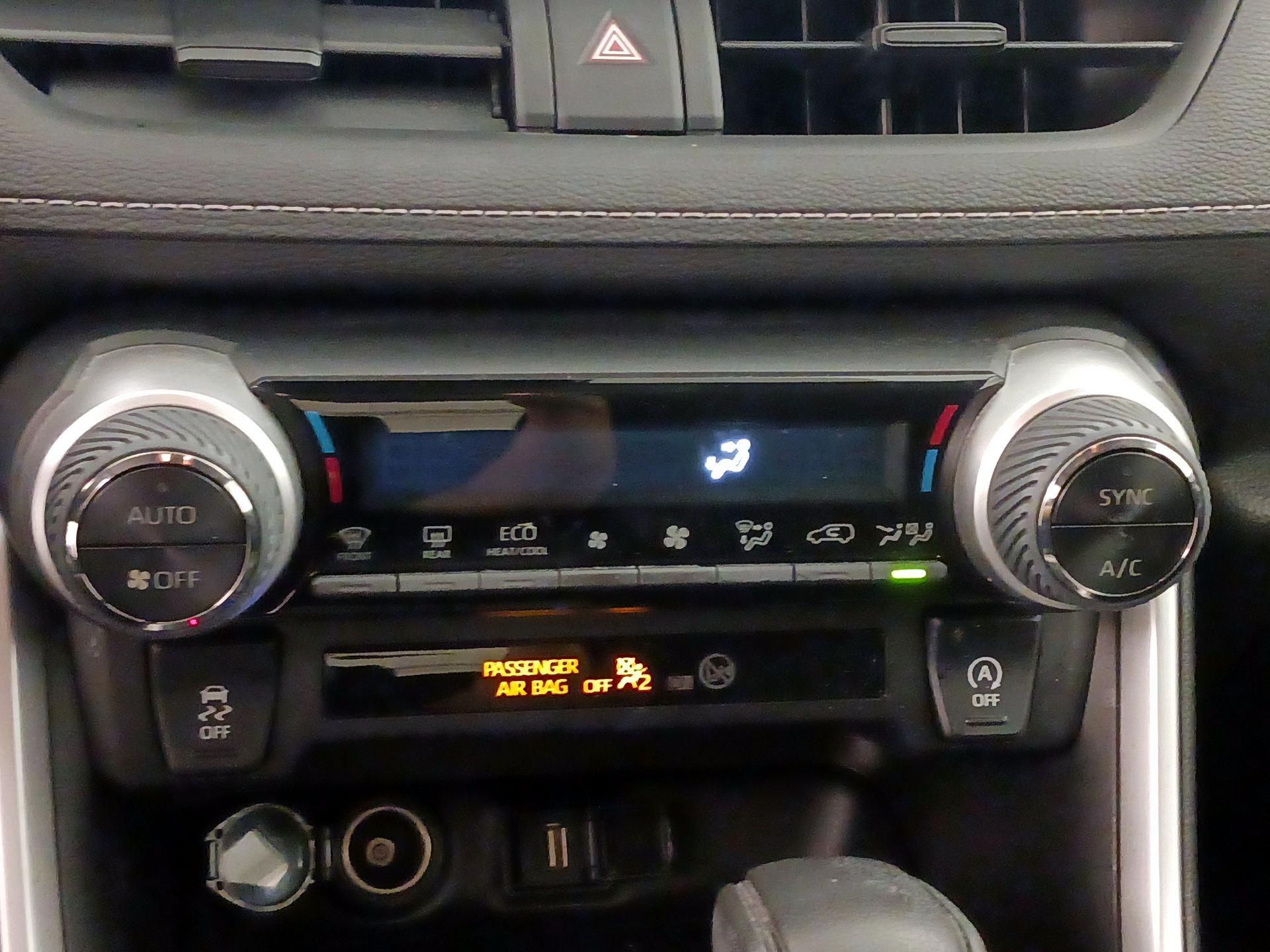 Thumbnail: 2021 Toyota RAV4 - 16