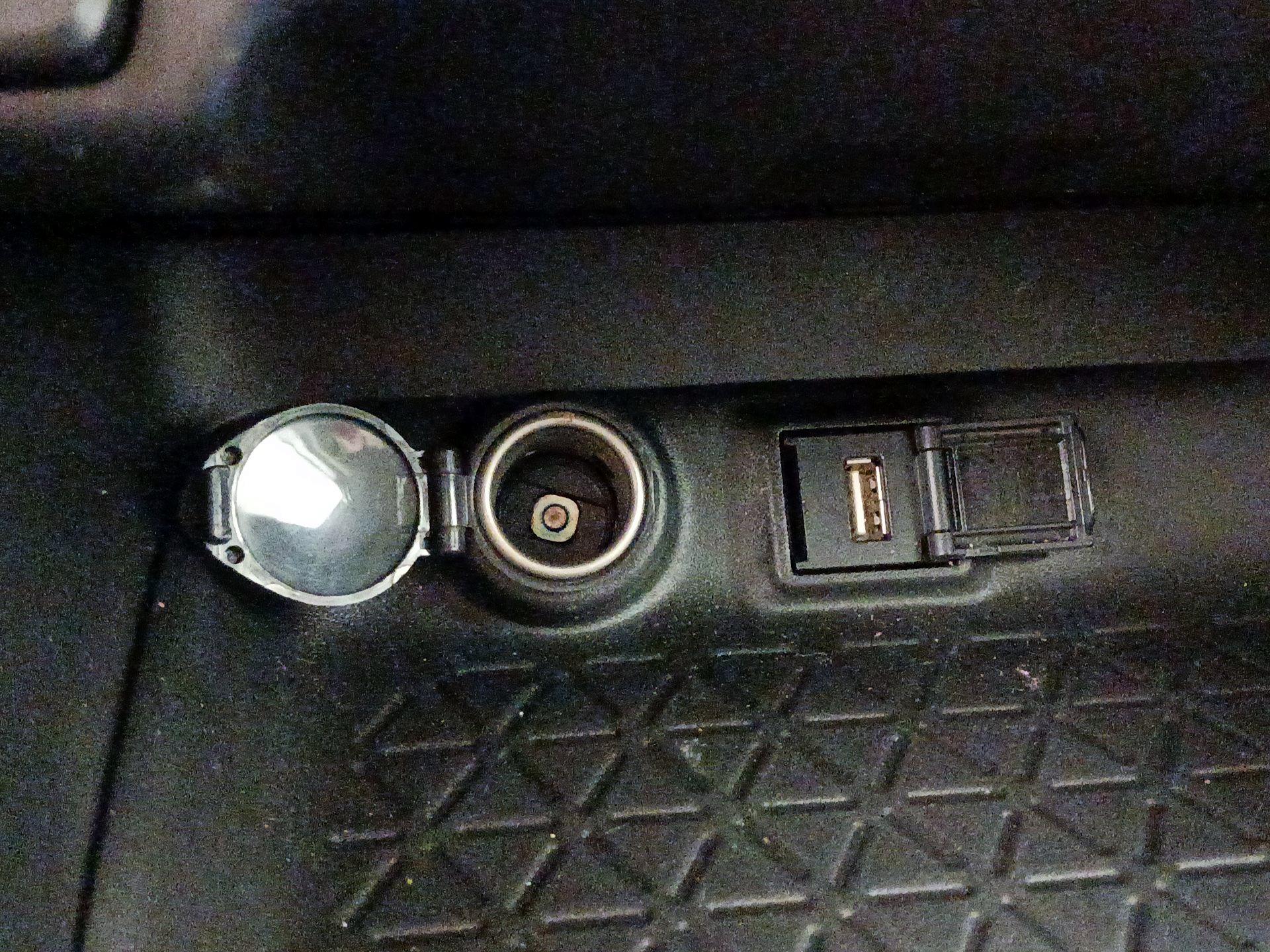 Thumbnail: 2021 Toyota RAV4 - 18