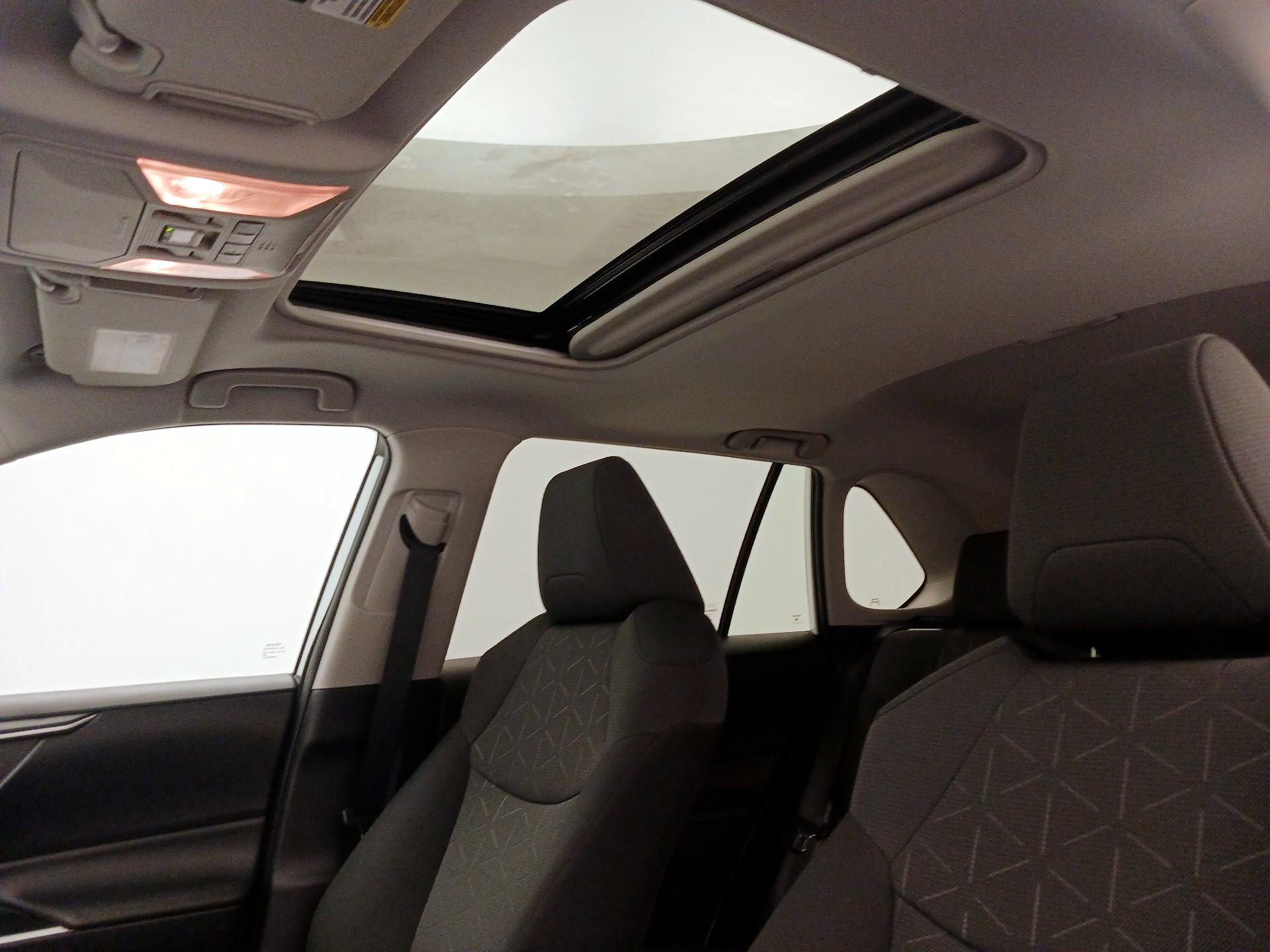 Thumbnail: 2021 Toyota RAV4 - 19