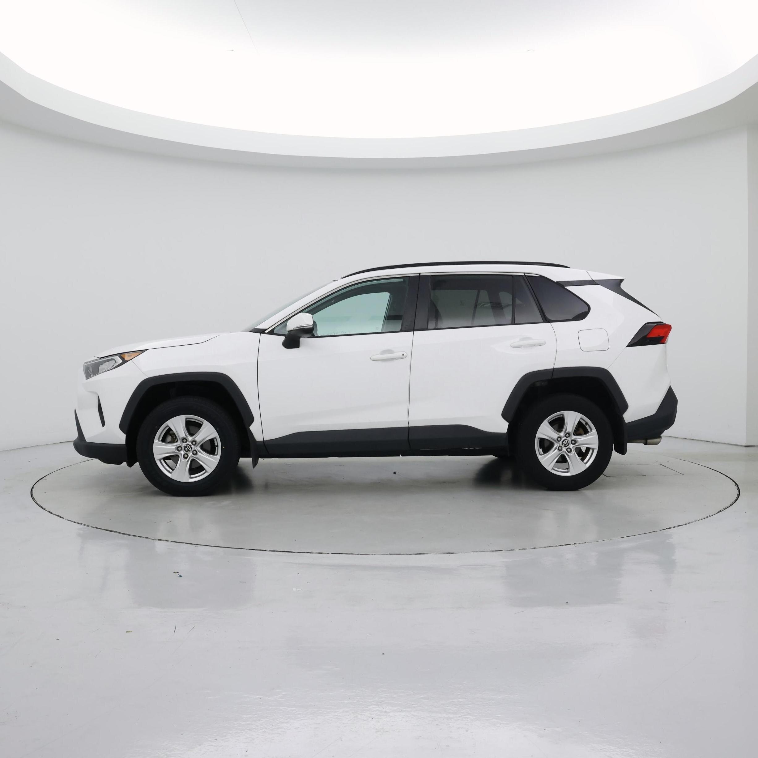 Thumbnail: 2021 Toyota RAV4 - 3
