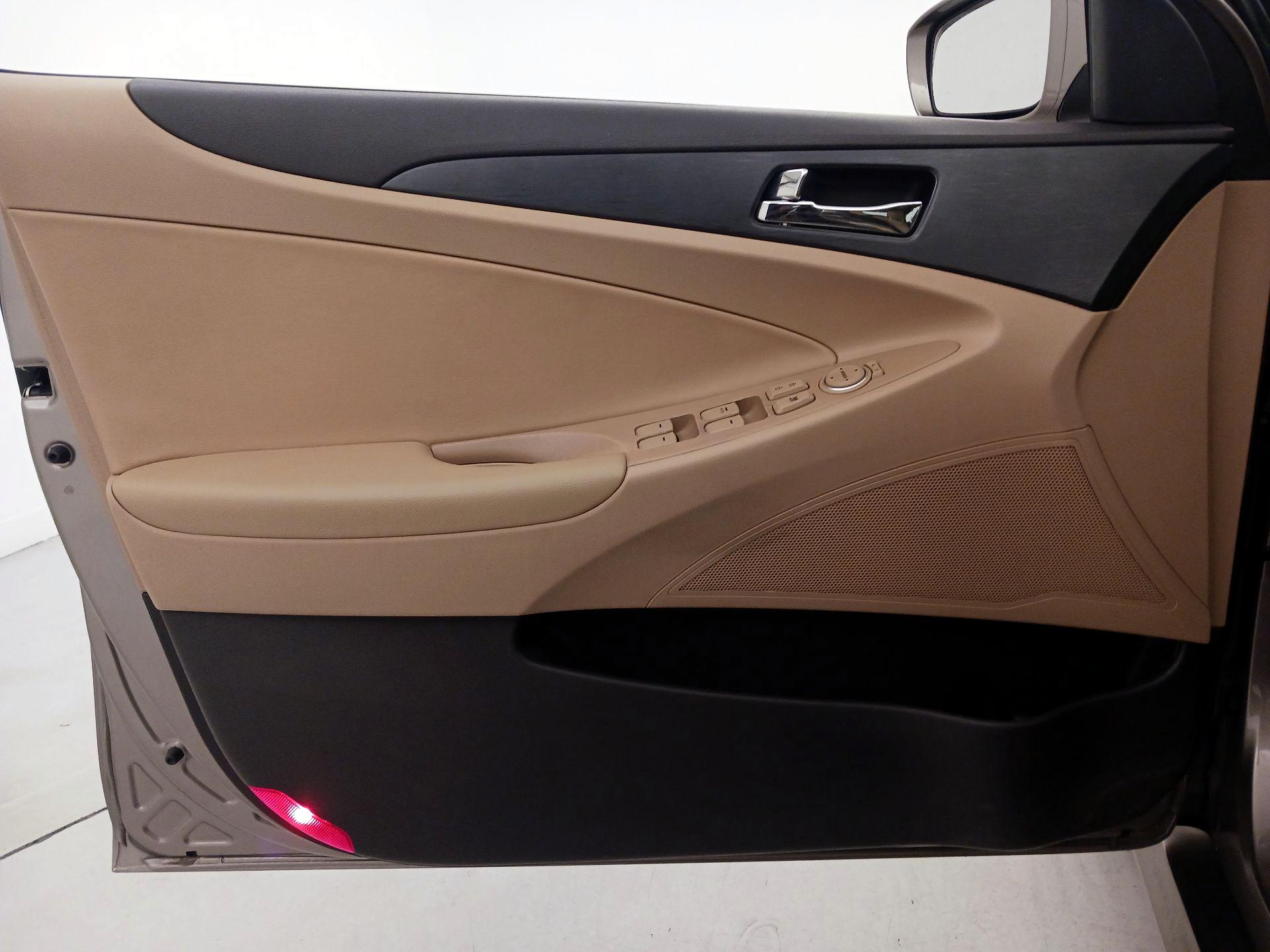 Thumbnail: 2014 Hyundai Sonata - 12