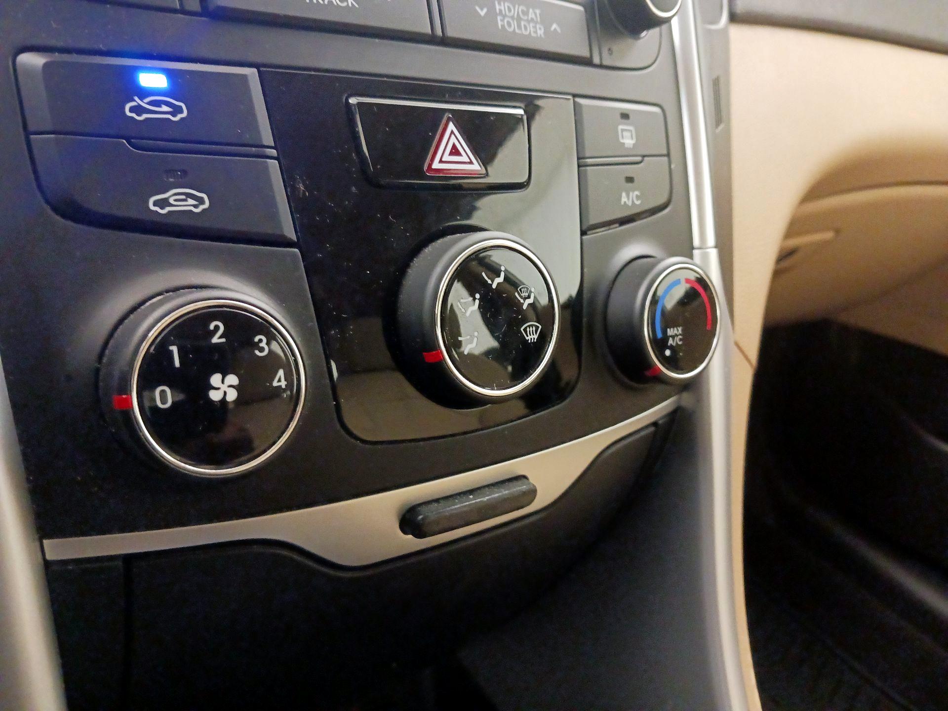 Thumbnail: 2014 Hyundai Sonata - 16