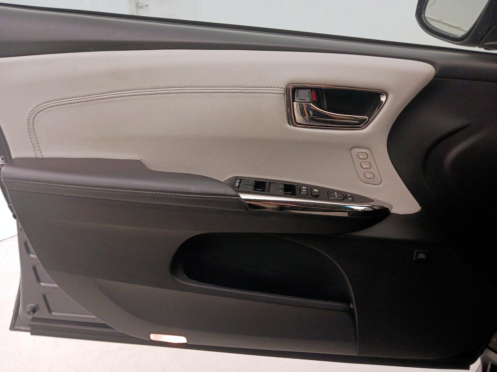 Thumbnail: 2018 Toyota Avalon - 12