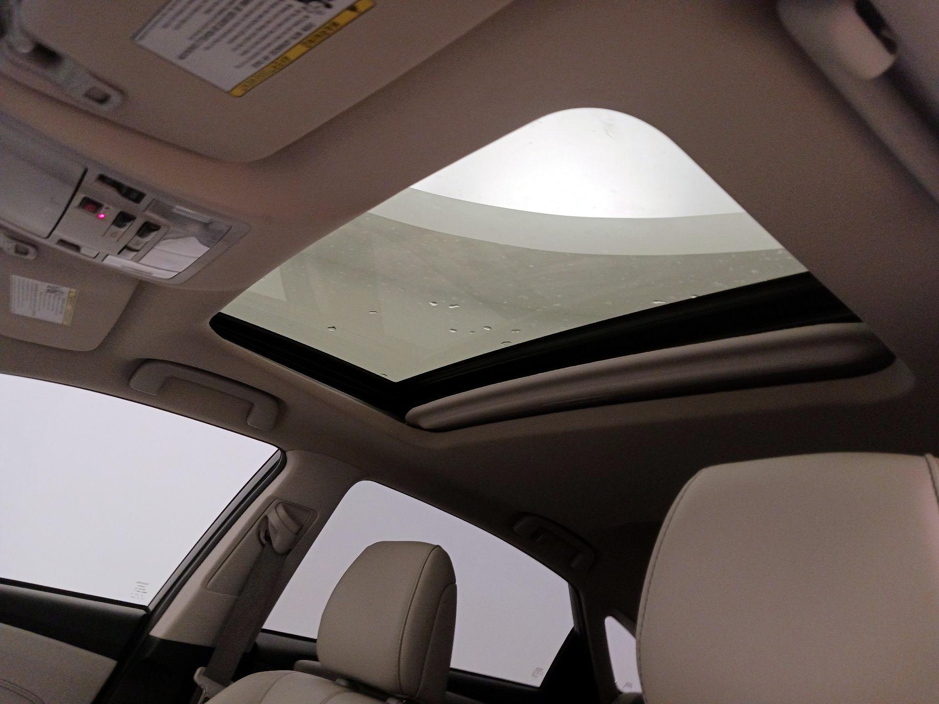 Thumbnail: 2018 Toyota Avalon - 20