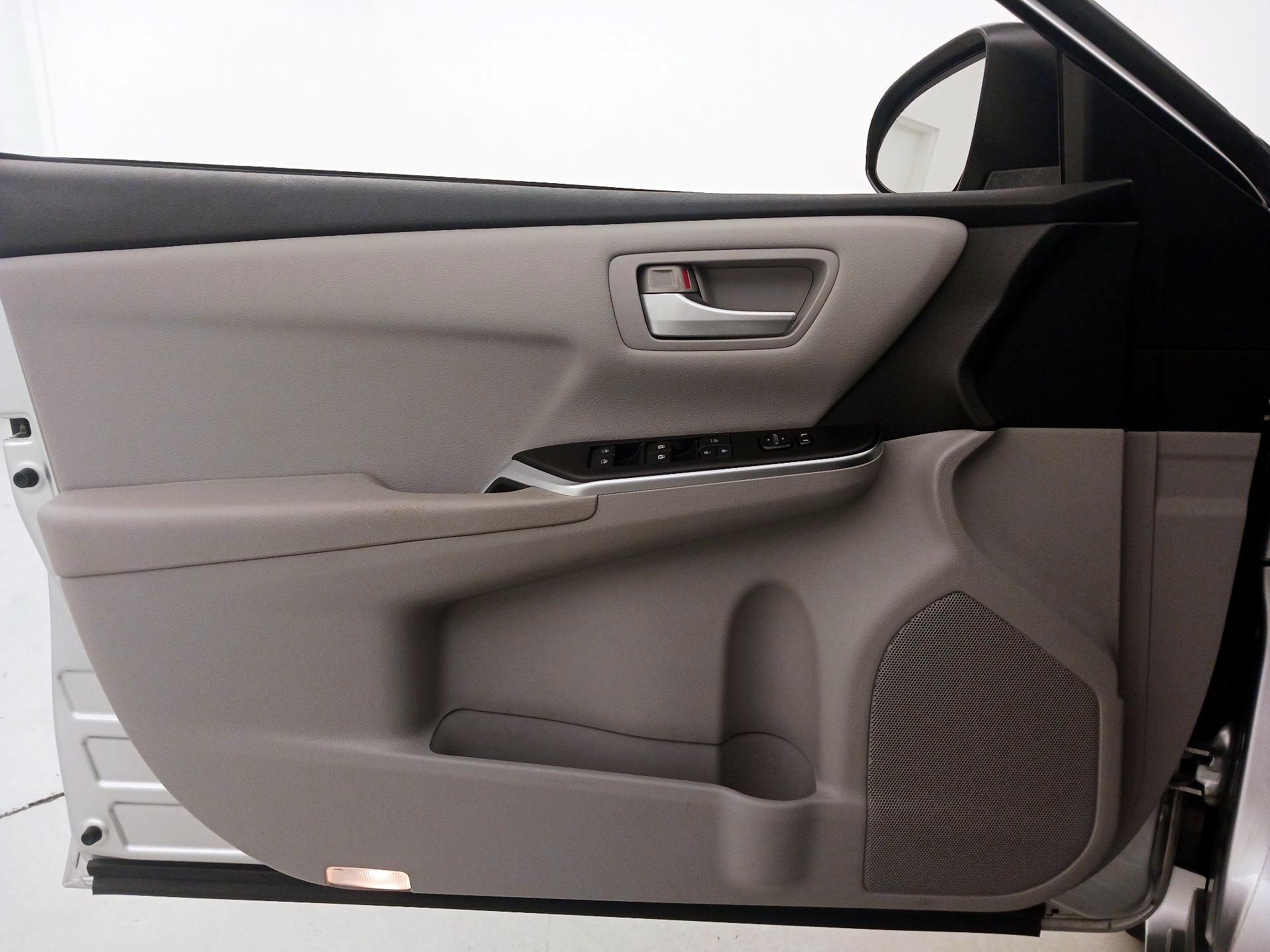 Thumbnail: 2017 Toyota Camry - 12