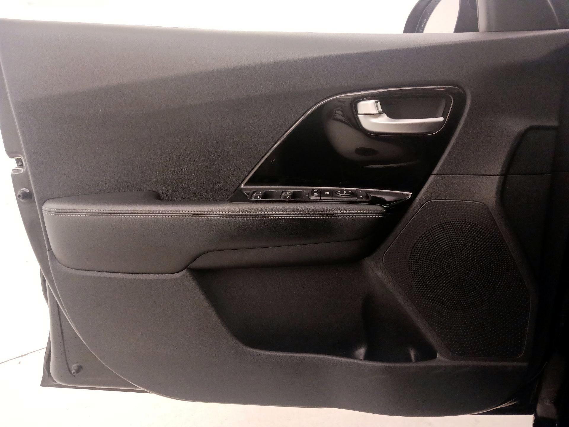 Thumbnail: 2021 Kia Niro - 12