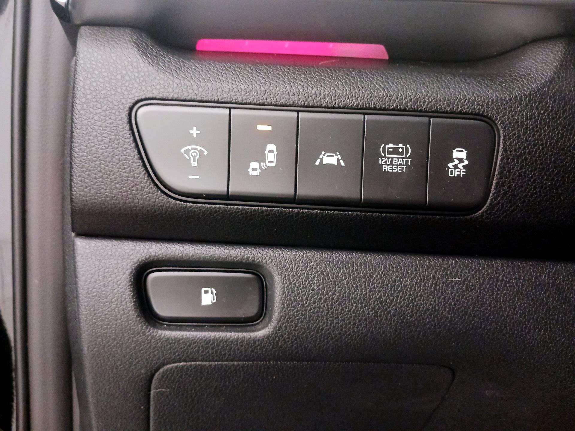 Thumbnail: 2021 Kia Niro - 13