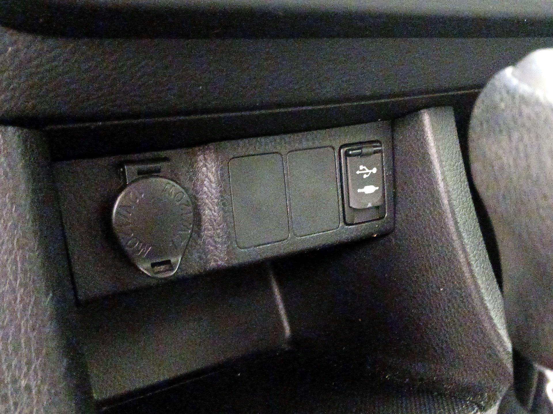 Thumbnail: 2015 Toyota Corolla - 18