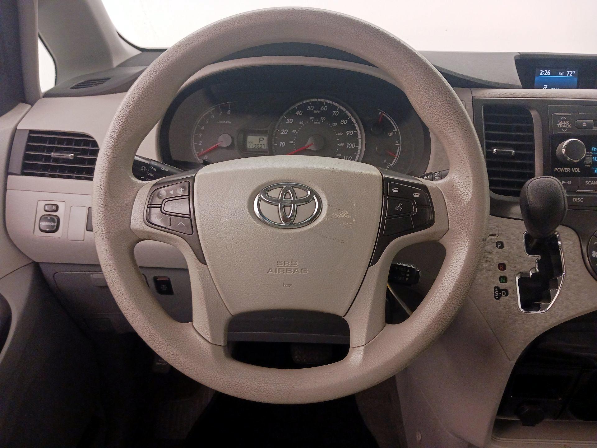 Thumbnail: 2014 Toyota Sienna - 10