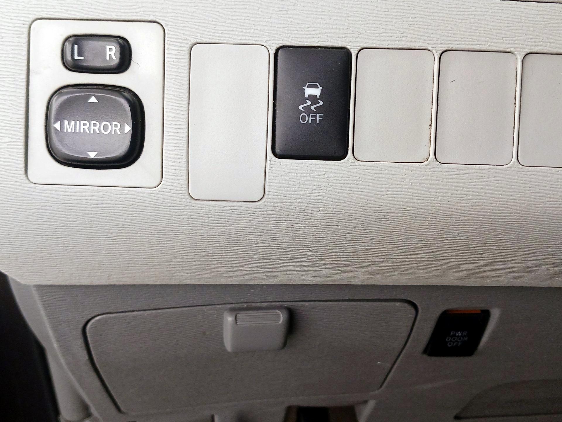 Thumbnail: 2014 Toyota Sienna - 13