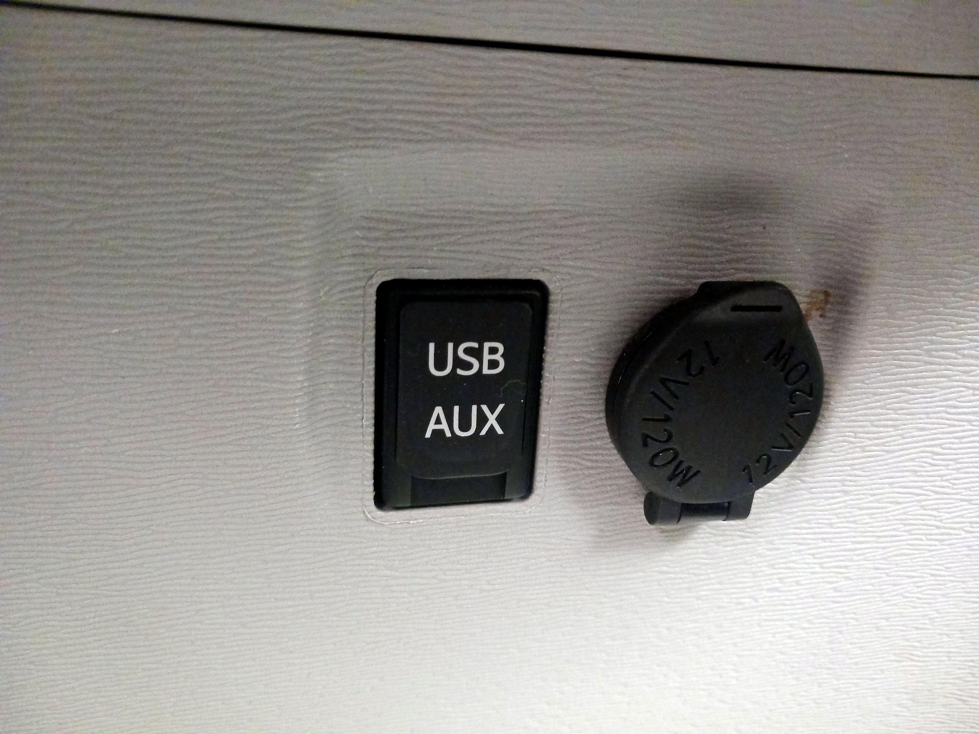 Thumbnail: 2014 Toyota Sienna - 18