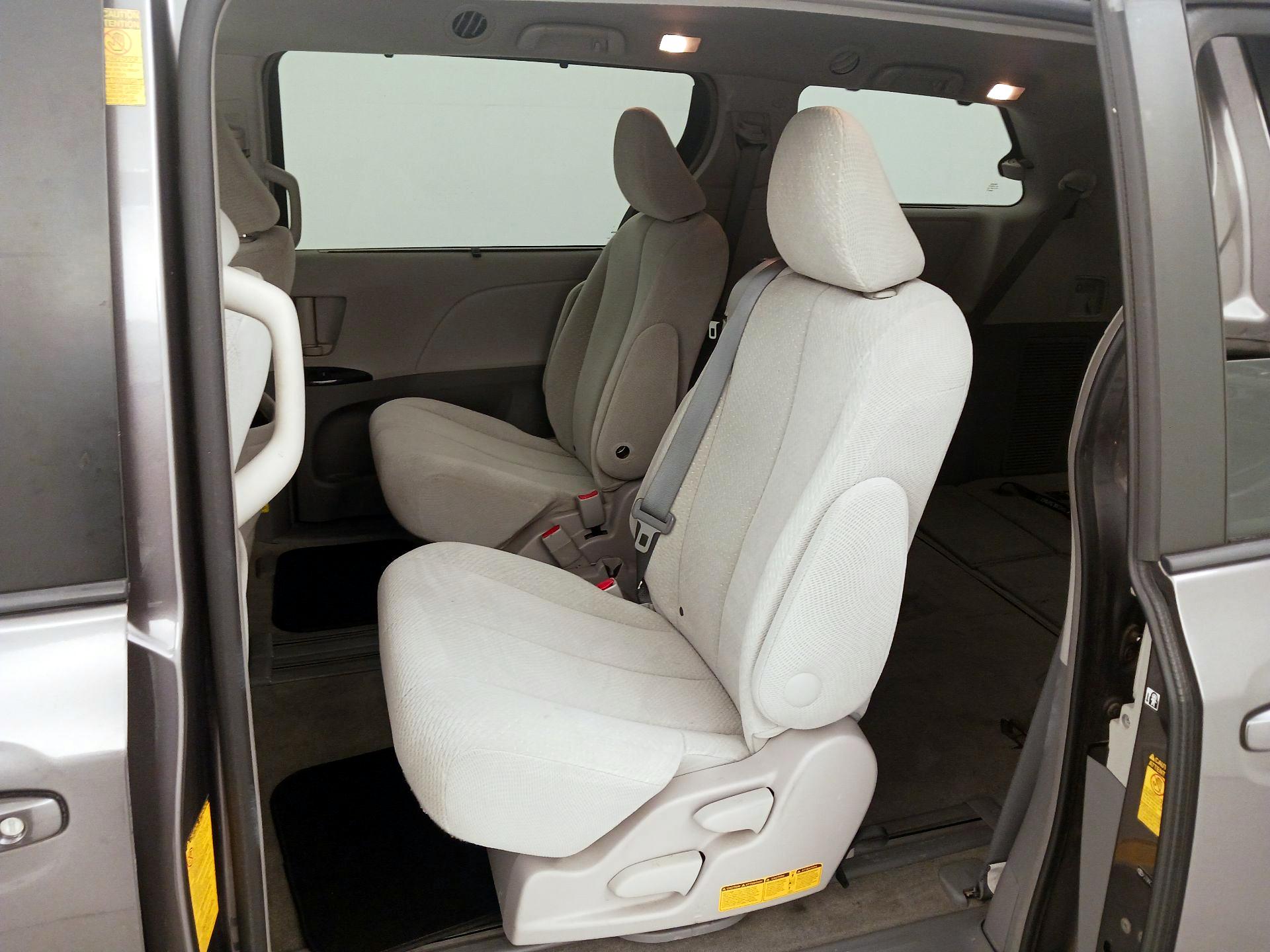 Thumbnail: 2014 Toyota Sienna - 19