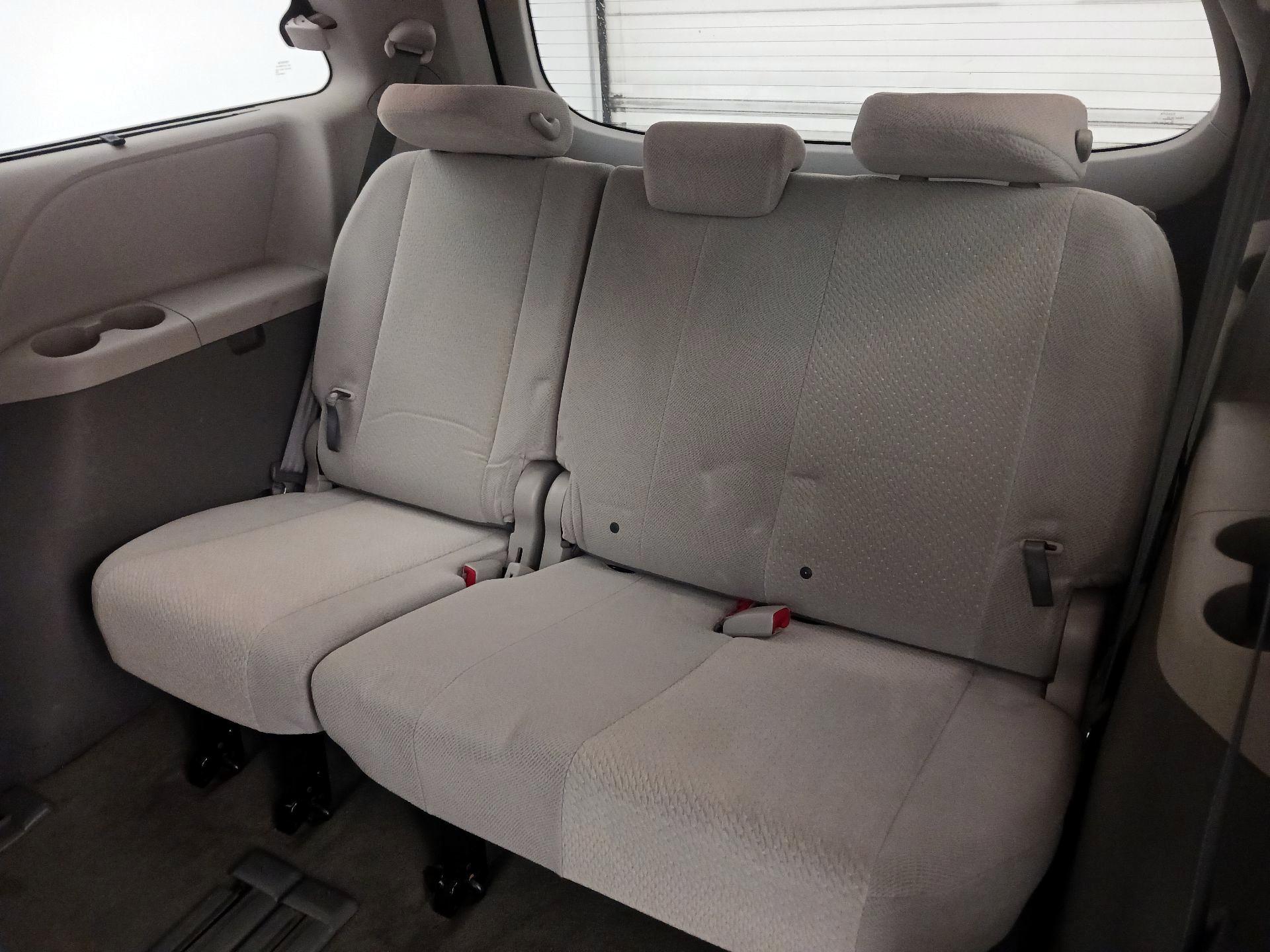 Thumbnail: 2014 Toyota Sienna - 20