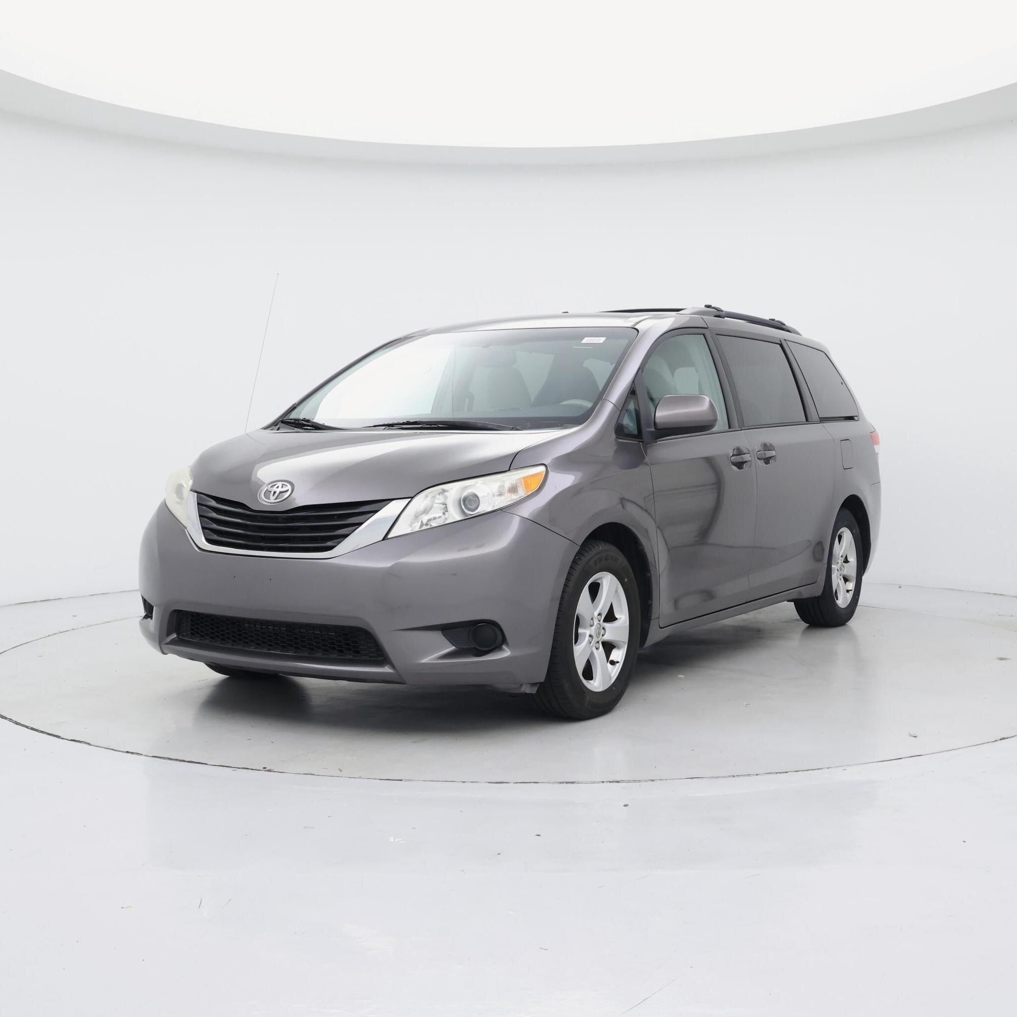 Thumbnail: 2014 Toyota Sienna - 4