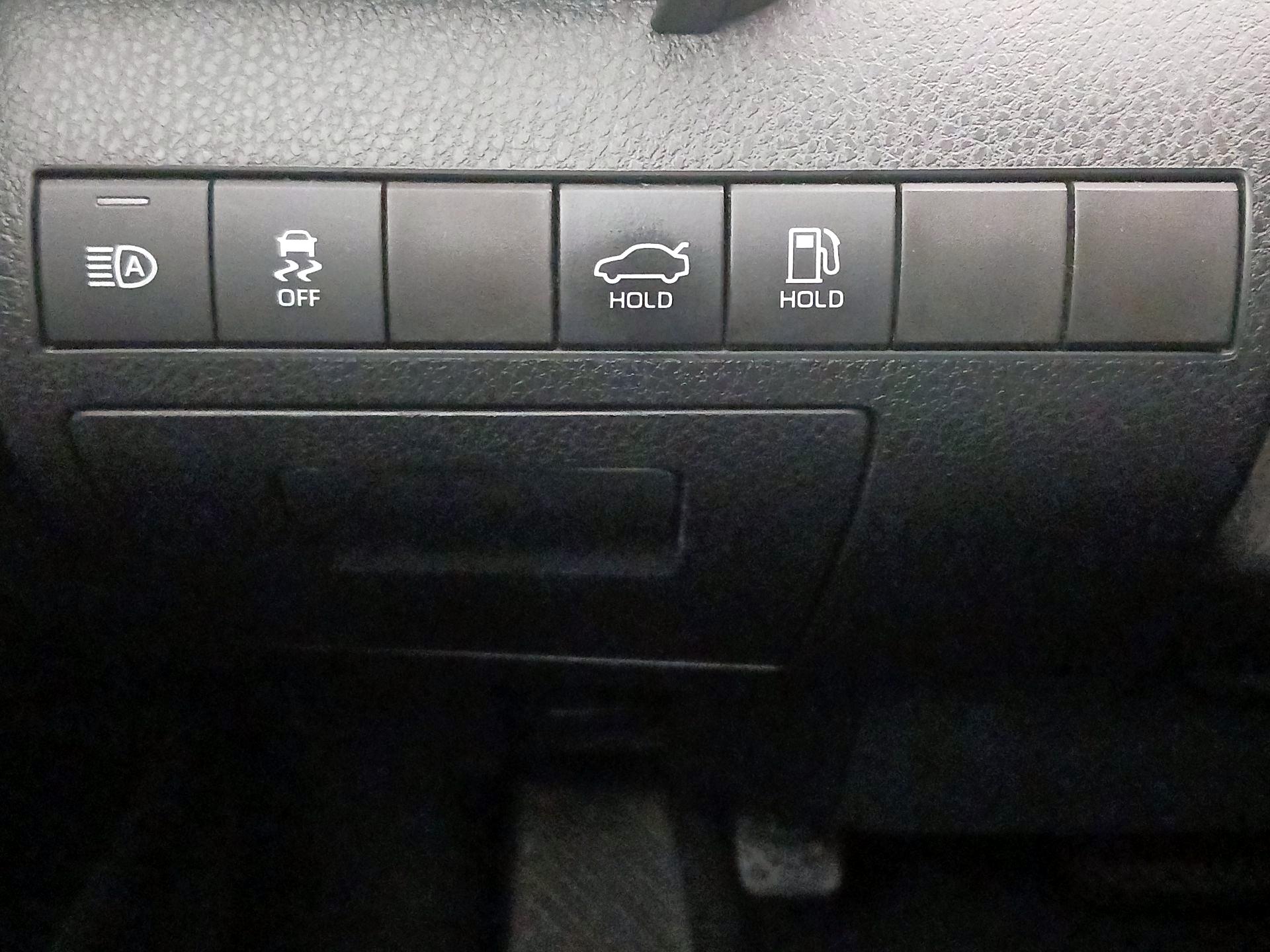 Thumbnail: 2020 Toyota Camry - 13
