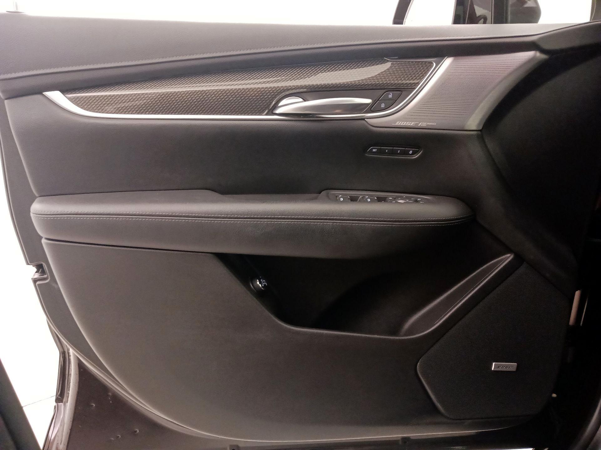 Thumbnail: 2021 Cadillac XT5 - 12
