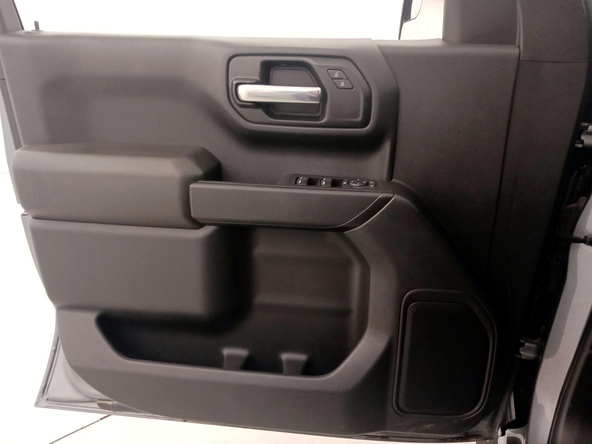 Thumbnail: 2021 Chevrolet Silverado 1500 - 12