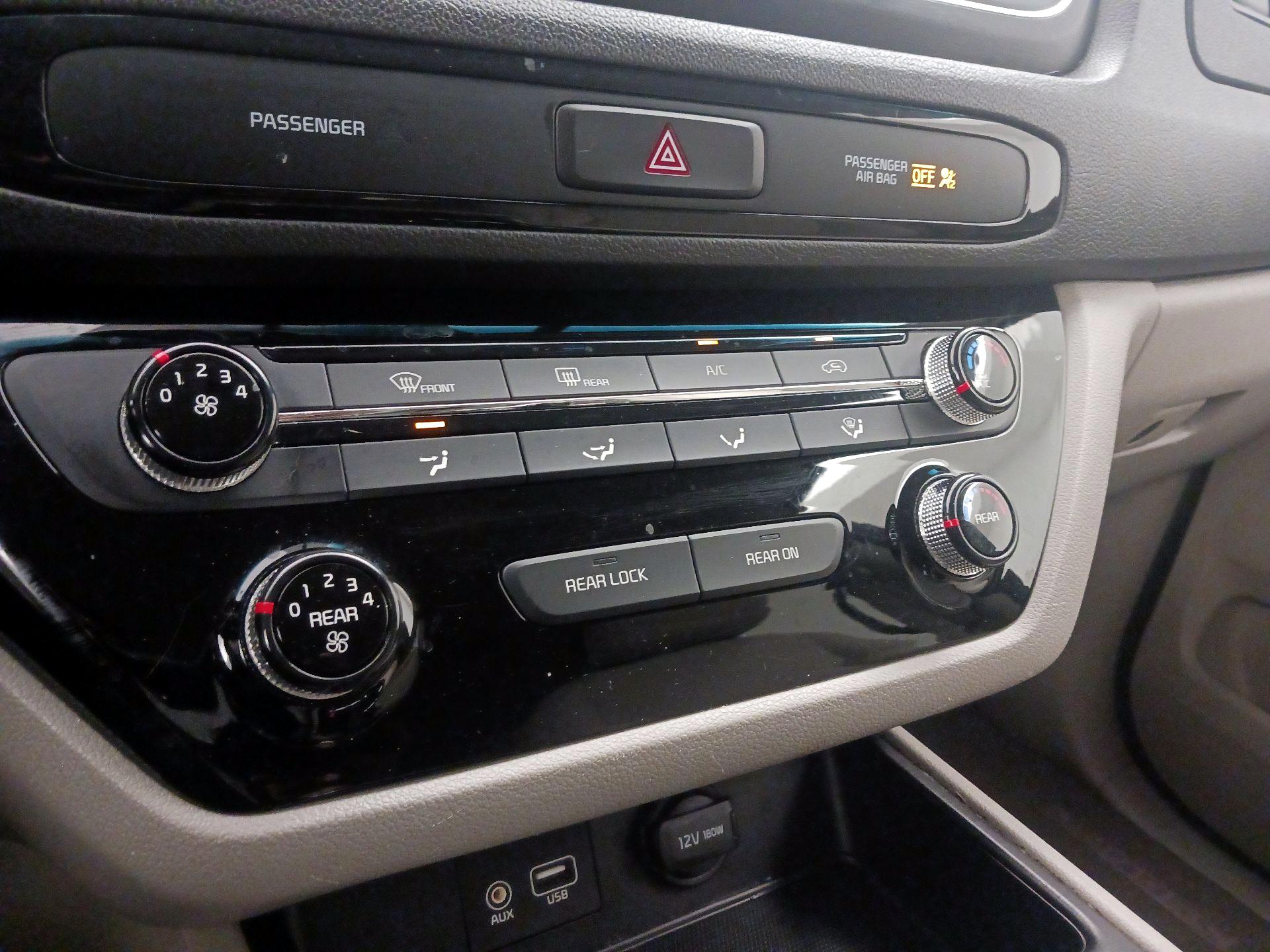 Thumbnail: 2019 Kia Sedona - 16