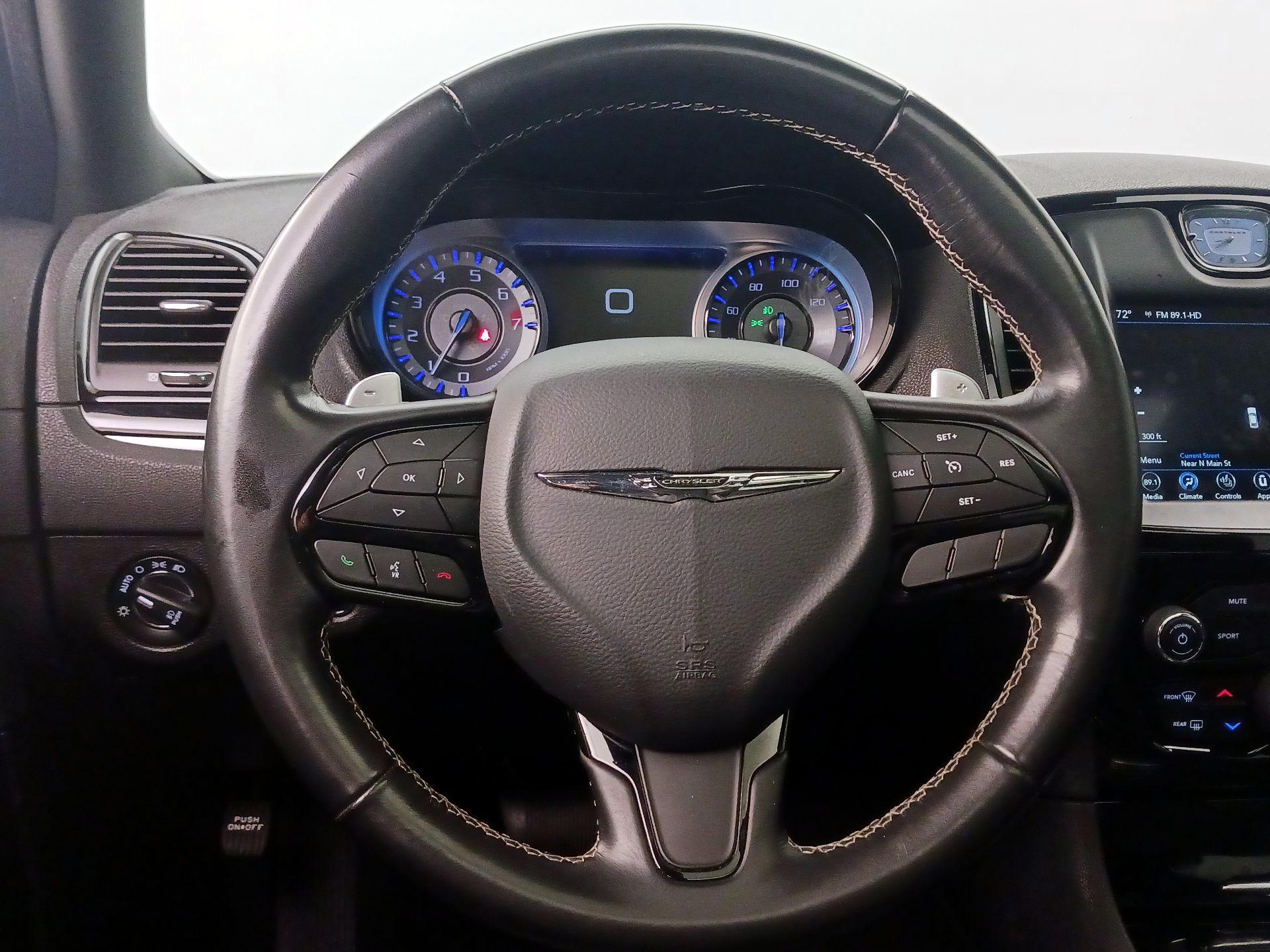 Thumbnail: 2022 Chrysler 300 - 10