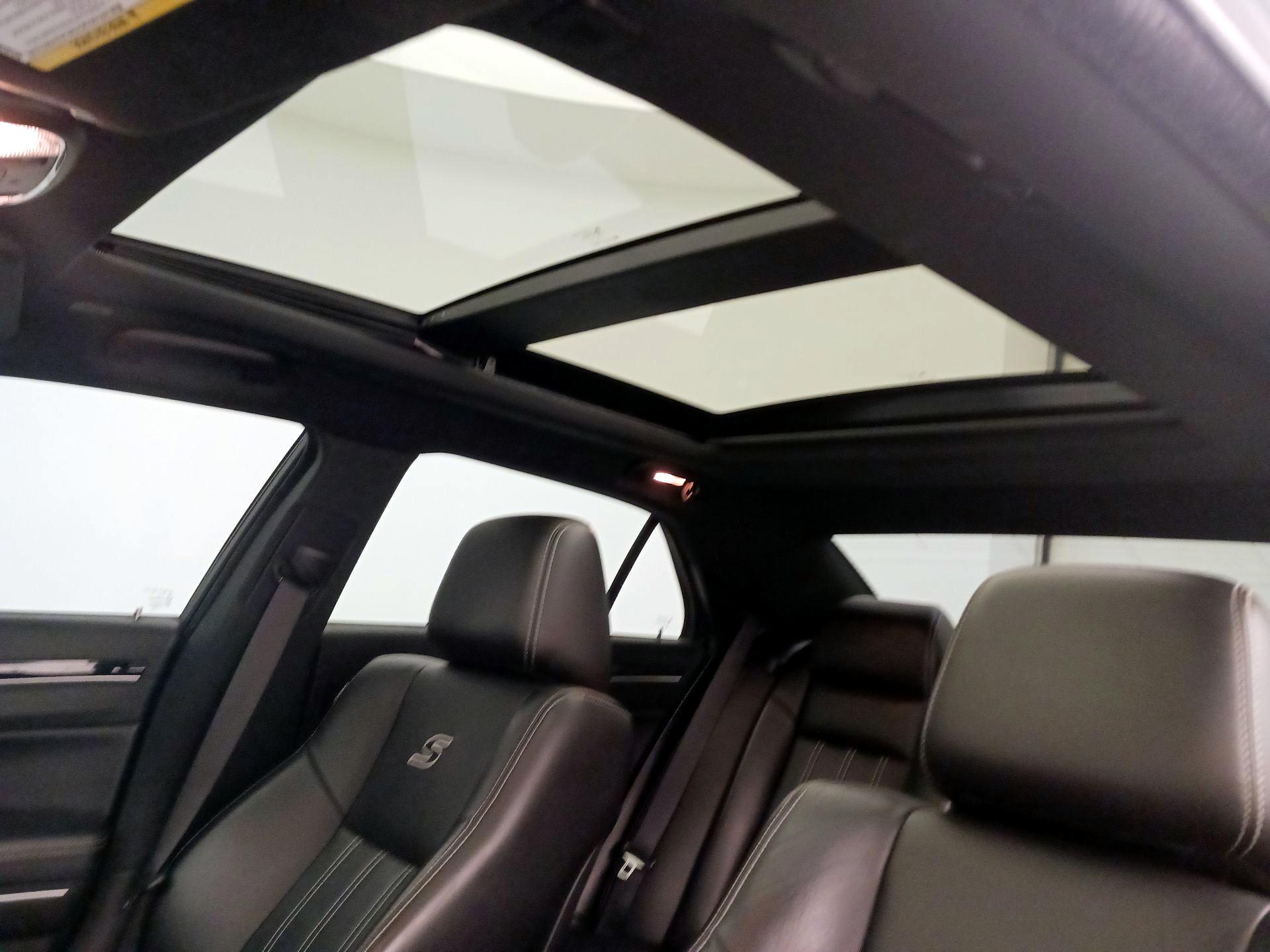 Thumbnail: 2022 Chrysler 300 - 20