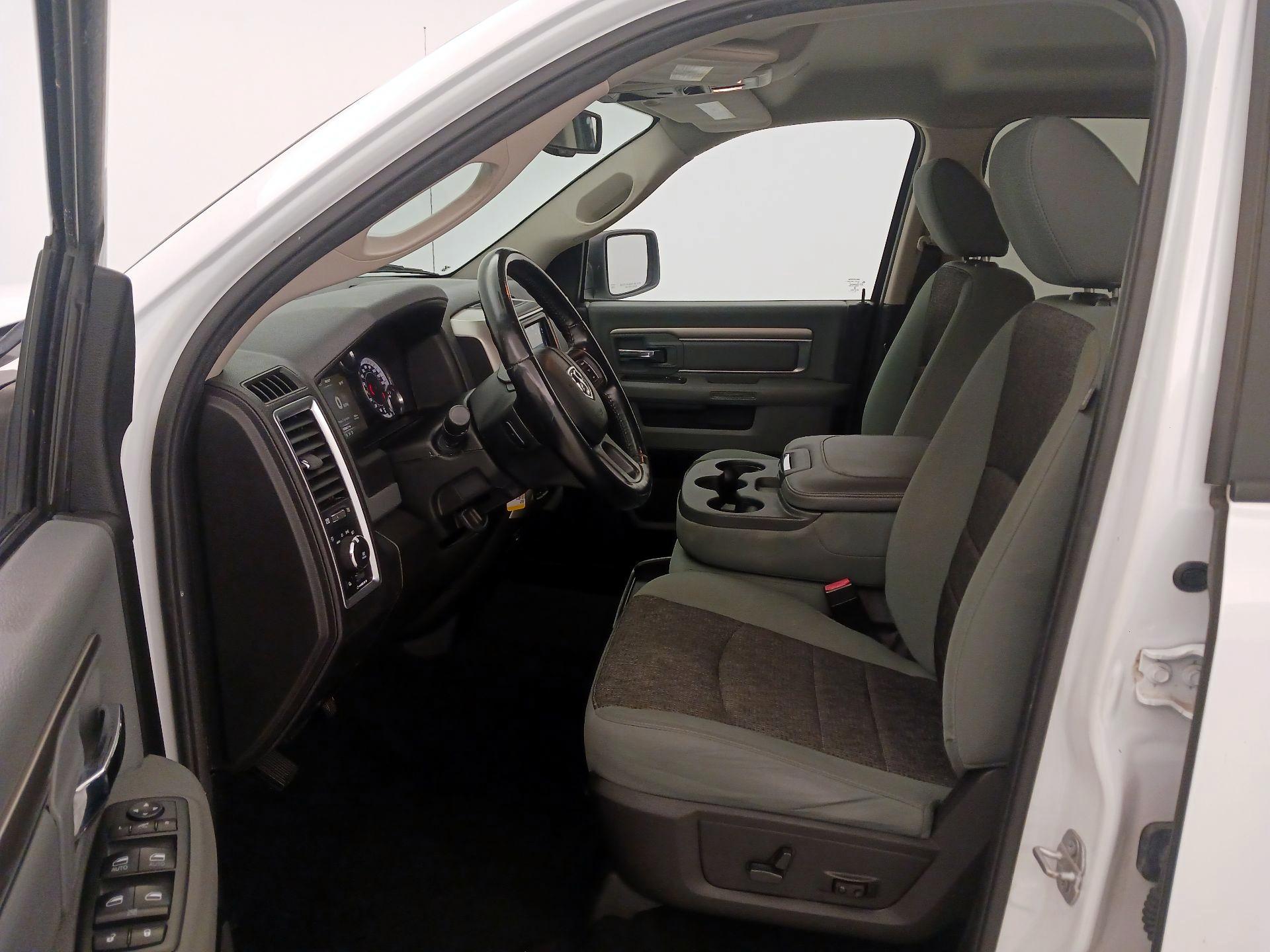 Thumbnail: 2019 RAM 1500 Classic - 11