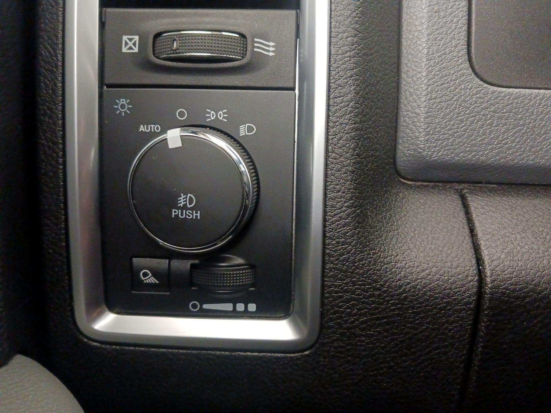 Thumbnail: 2019 RAM 1500 Classic - 13