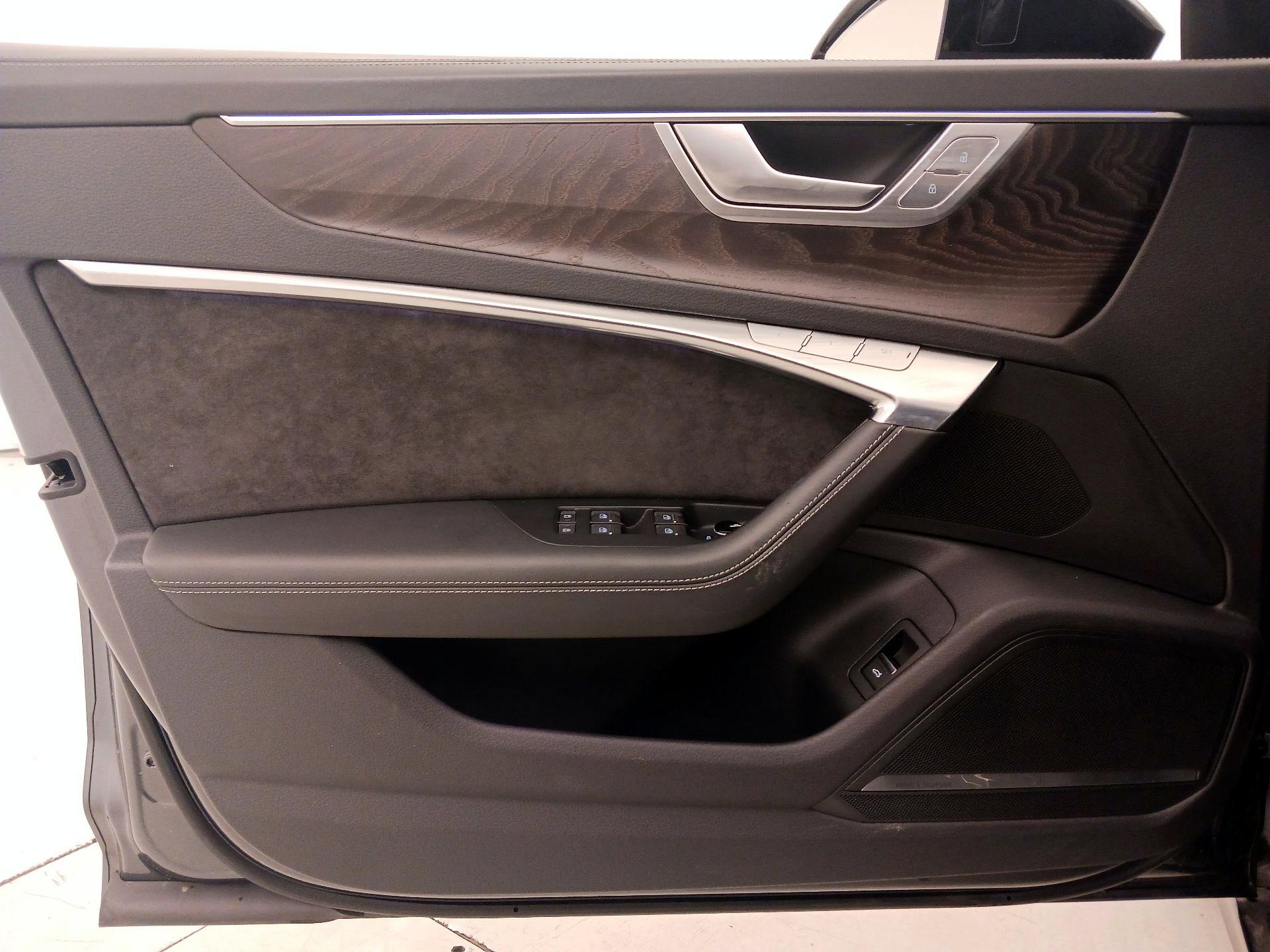 Thumbnail: 2020 Audi S6 - 12