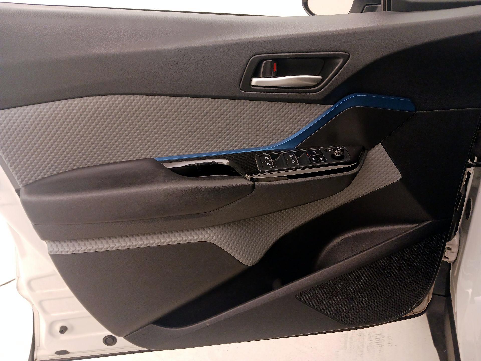 Thumbnail: 2019 Toyota C-HR - 12