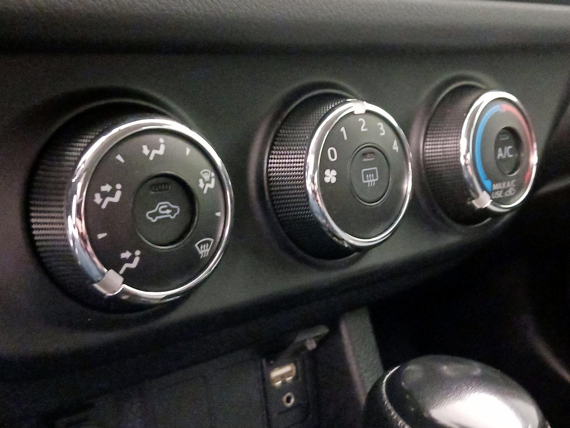 Thumbnail: 2014 Toyota Corolla - 15