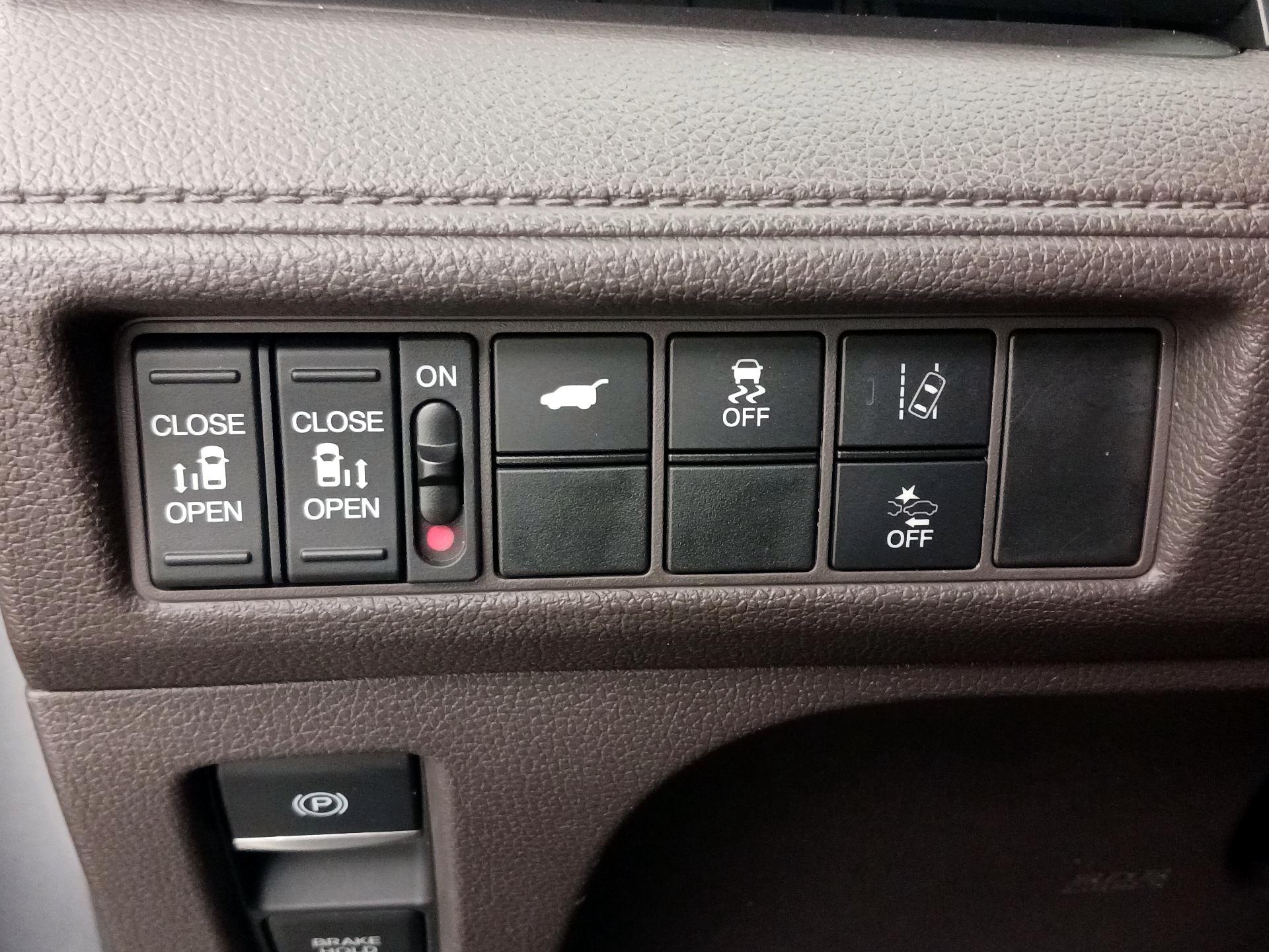 Thumbnail: 2018 Honda Odyssey - 13