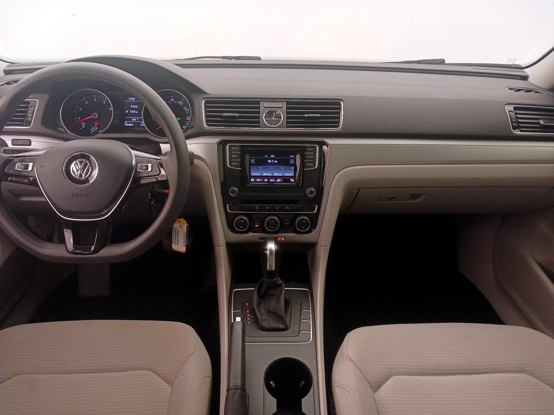 Thumbnail: 2016 Volkswagen Passat - 9