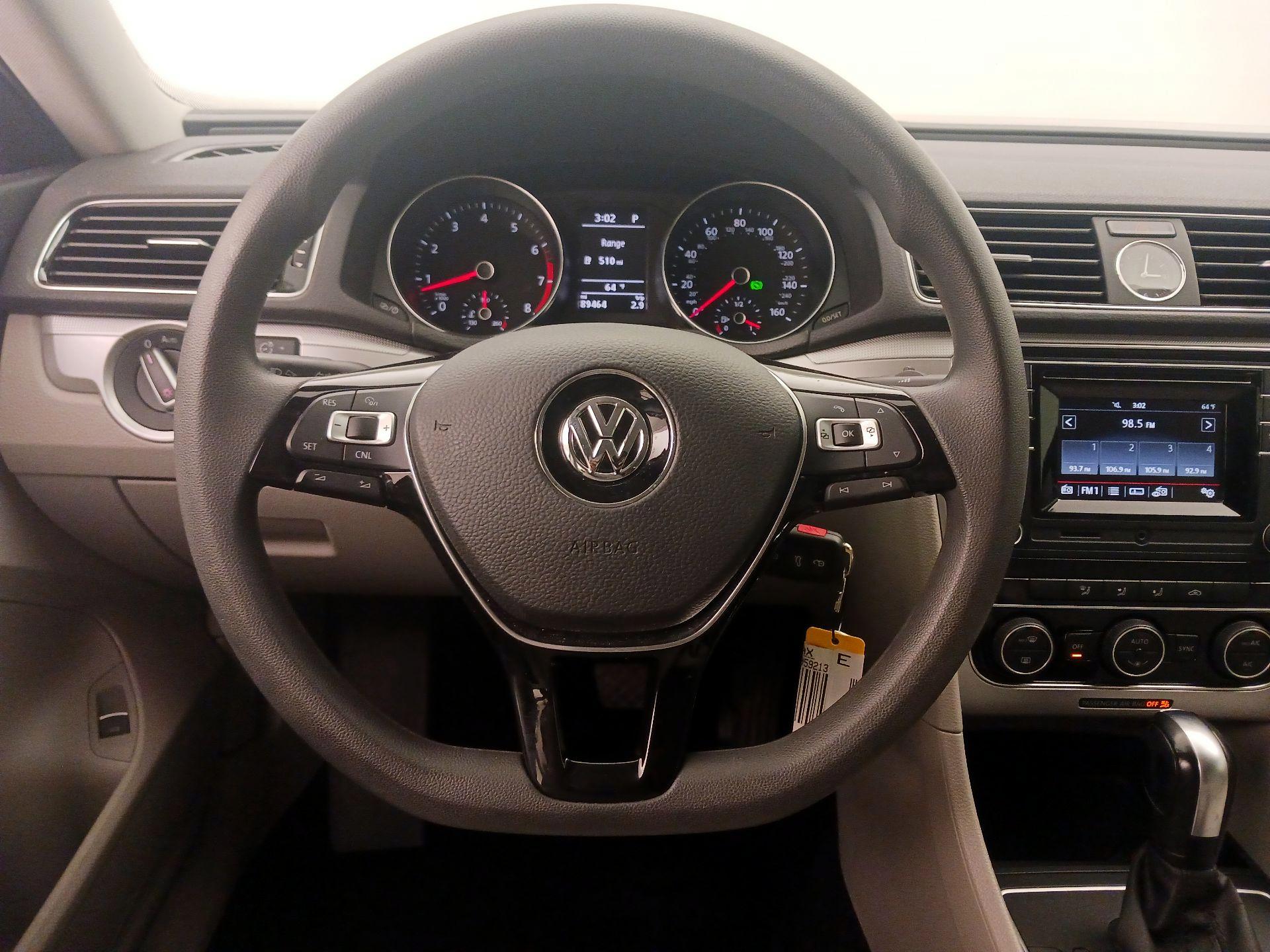 Thumbnail: 2016 Volkswagen Passat - 10