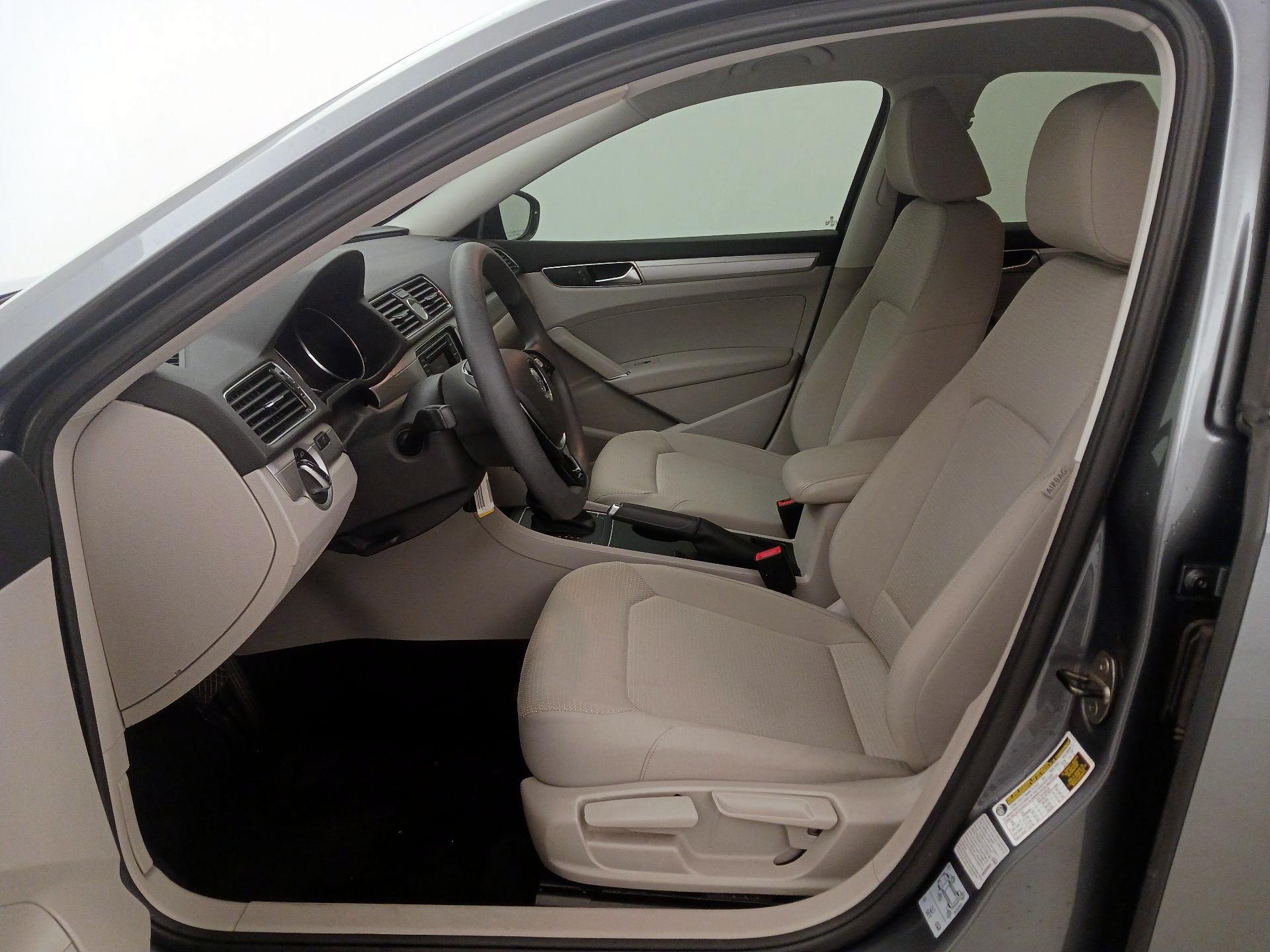 Thumbnail: 2016 Volkswagen Passat - 11