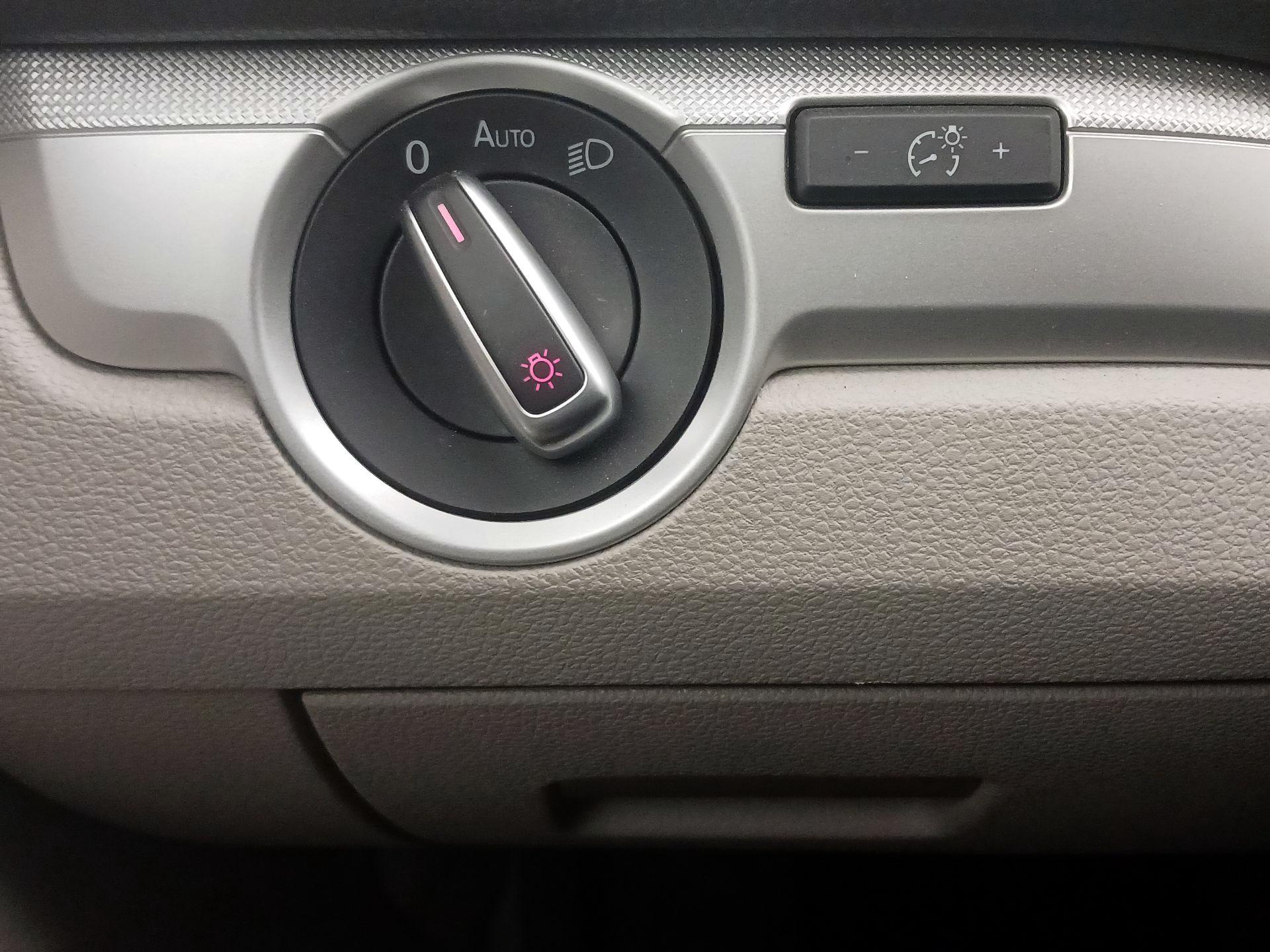 Thumbnail: 2016 Volkswagen Passat - 13