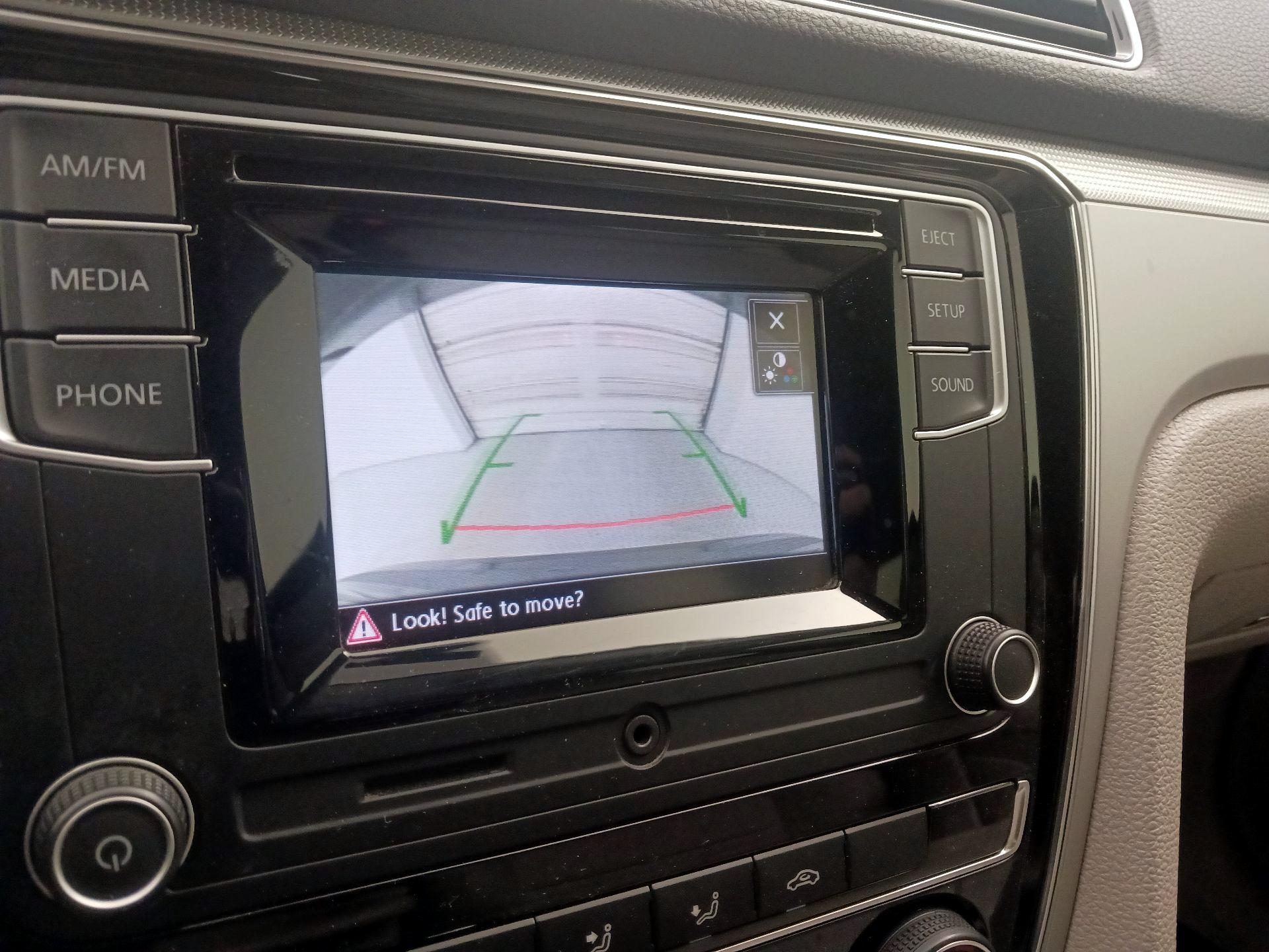 Thumbnail: 2016 Volkswagen Passat - 14