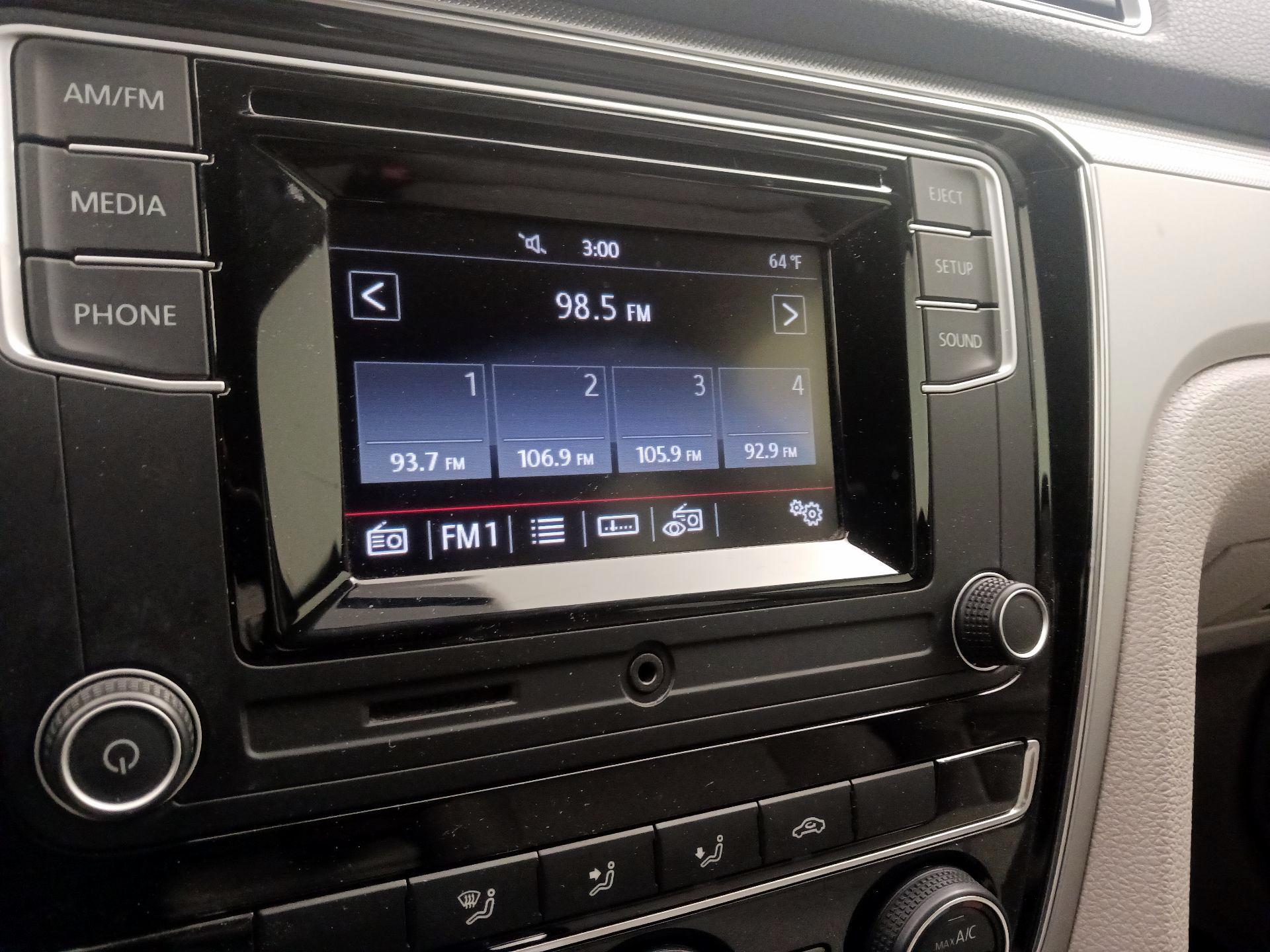 Thumbnail: 2016 Volkswagen Passat - 15