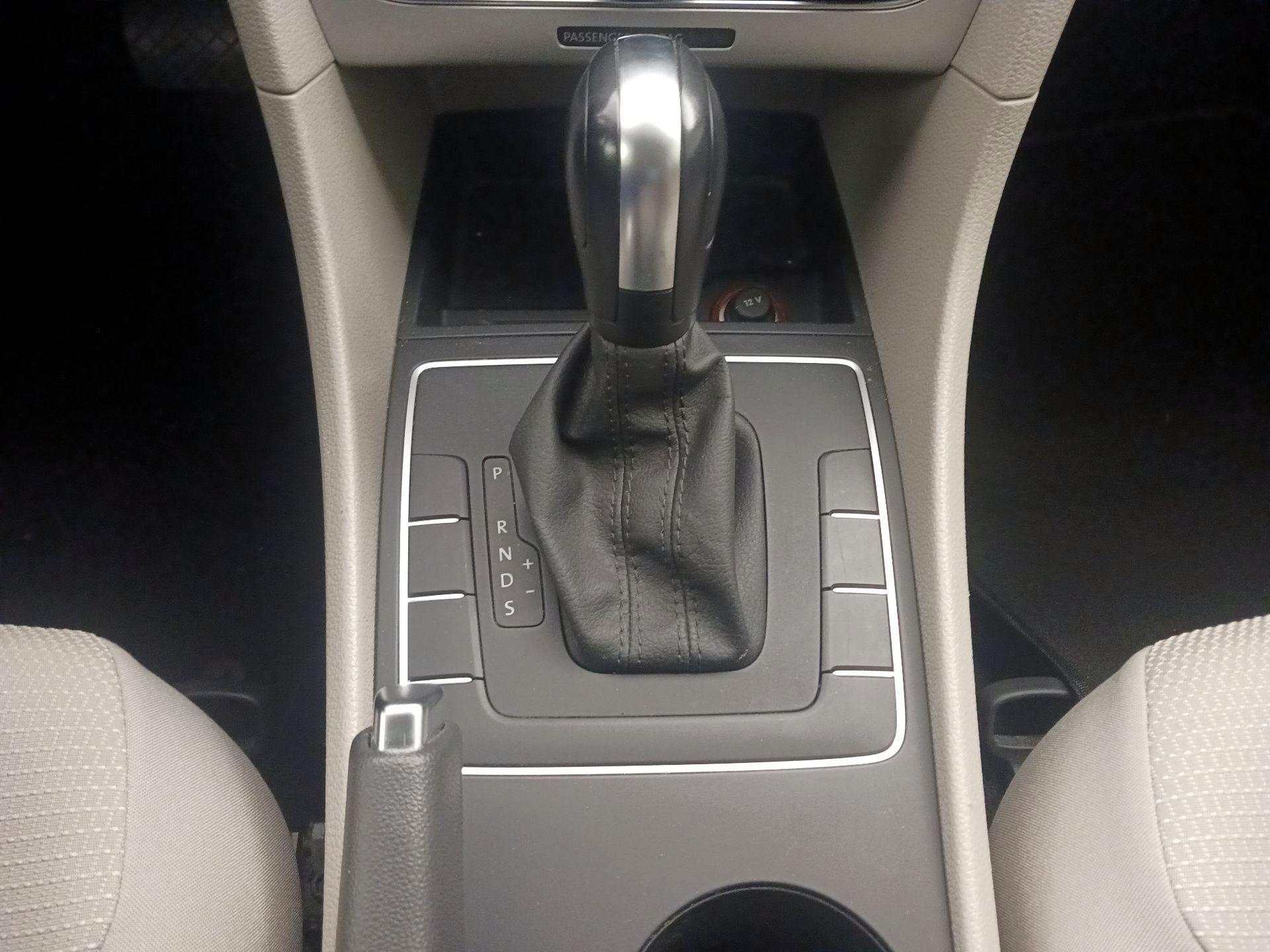 Thumbnail: 2016 Volkswagen Passat - 17