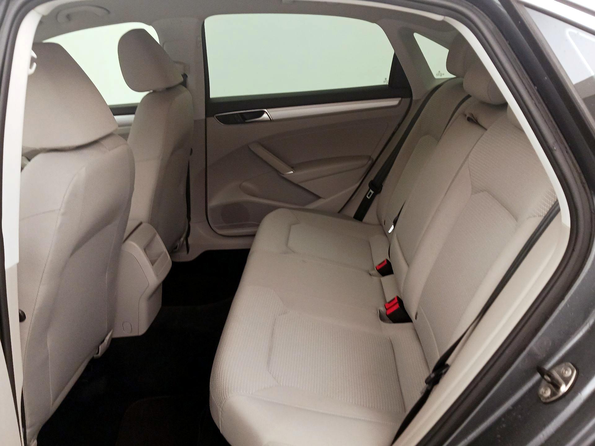 Thumbnail: 2016 Volkswagen Passat - 19