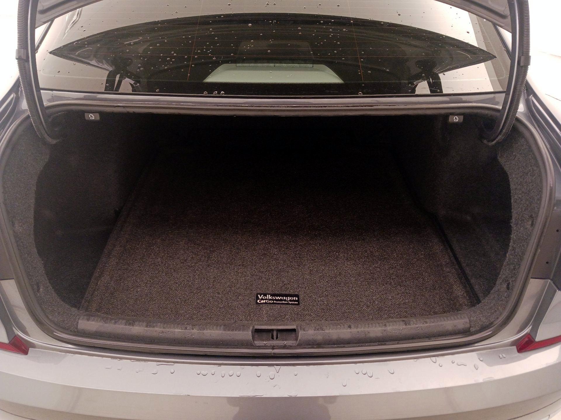 Thumbnail: 2016 Volkswagen Passat - 20