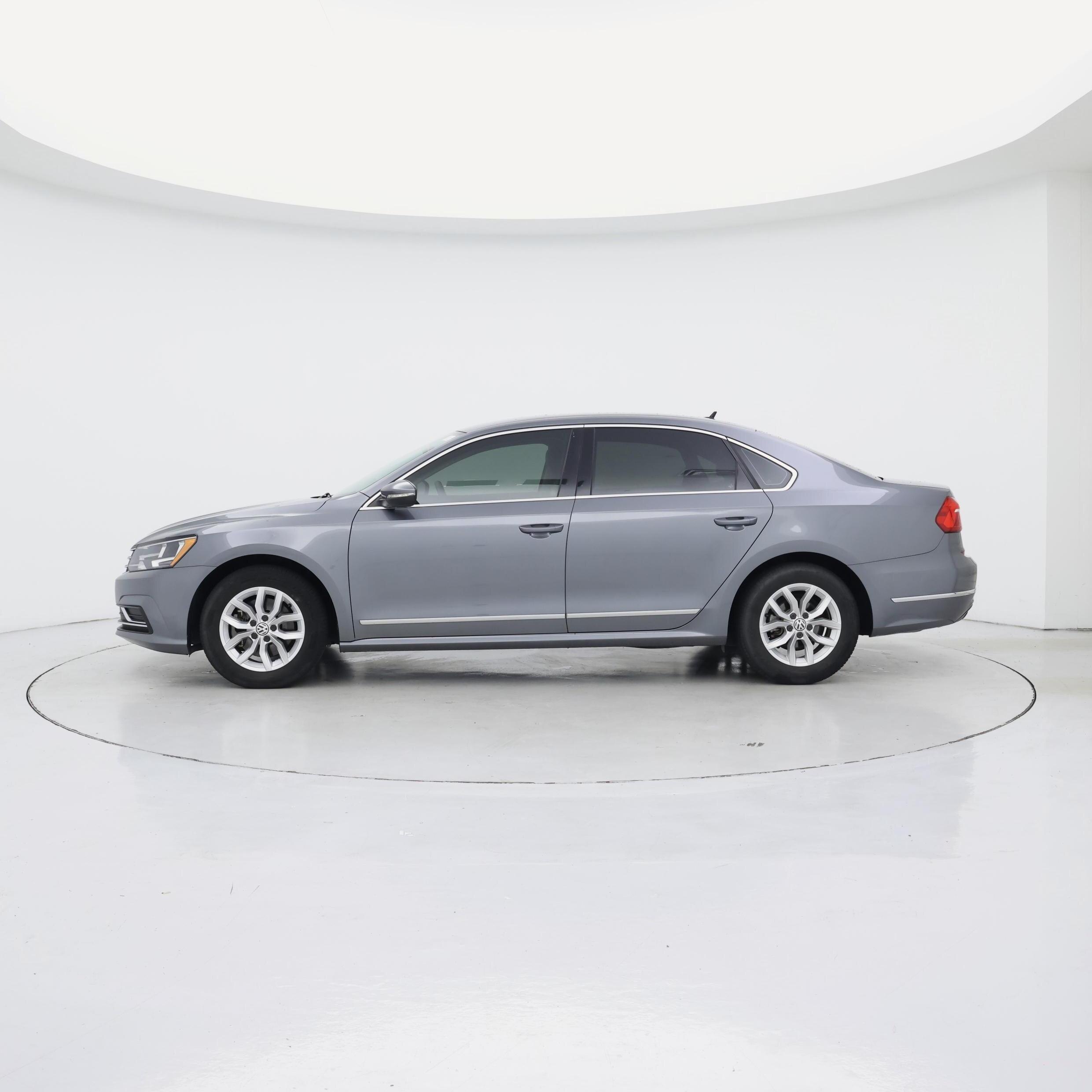 Thumbnail: 2016 Volkswagen Passat - 3