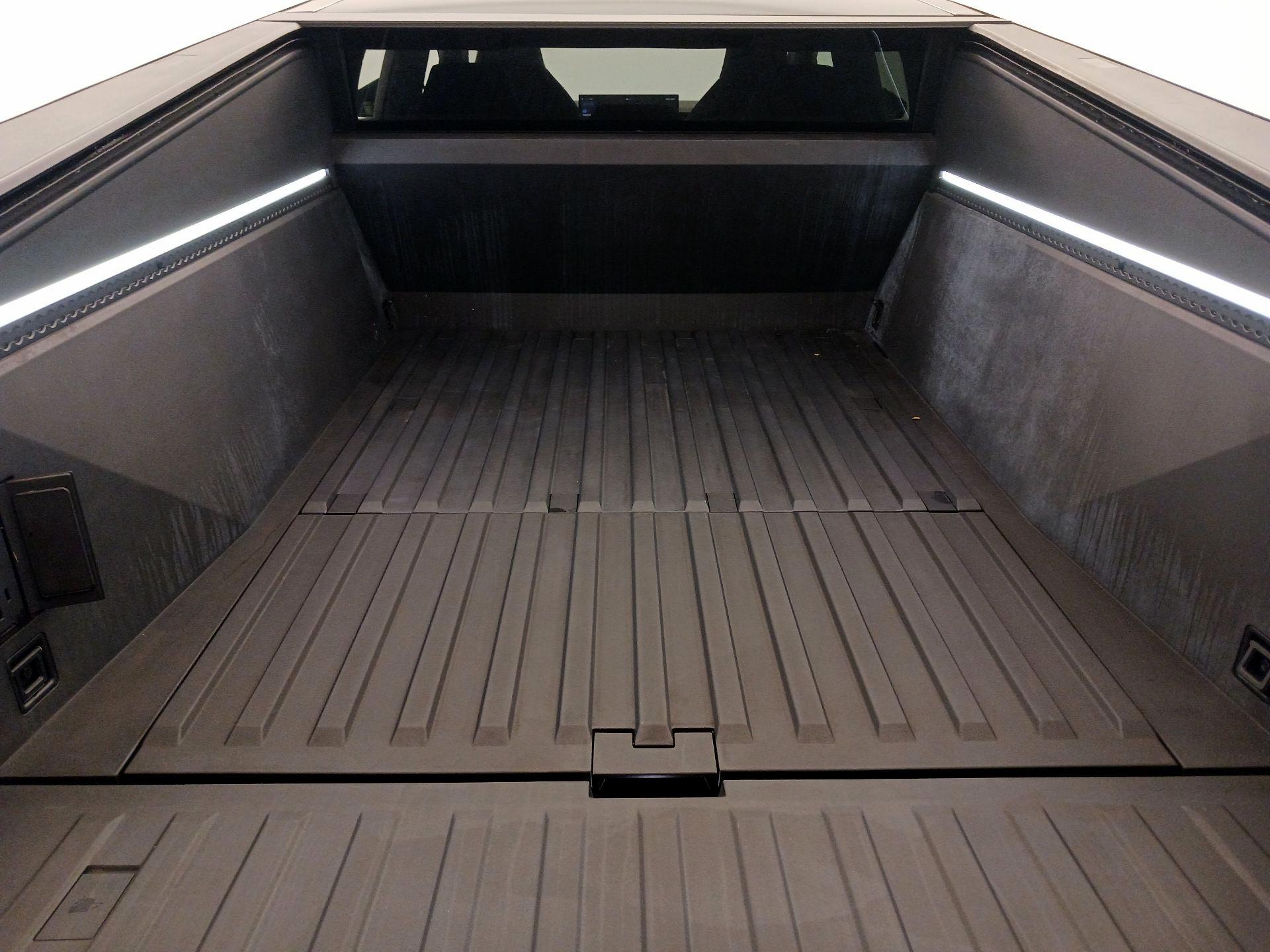 Thumbnail: 2025 Tesla Cybertruck - 19